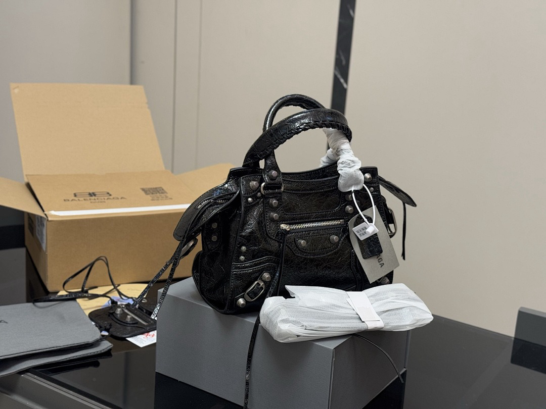 Designer Bags Balenciaga — U173 Angle 1
