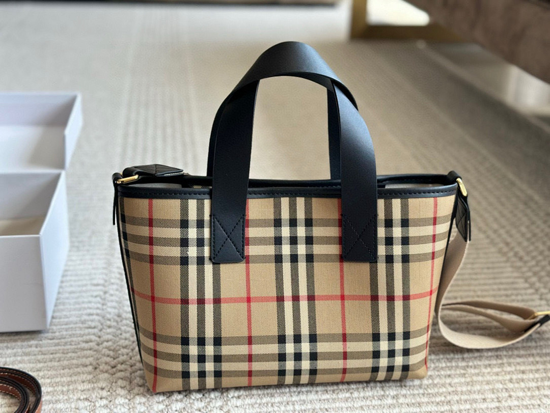 Designer Bags Burberry — Y153 Angle 1