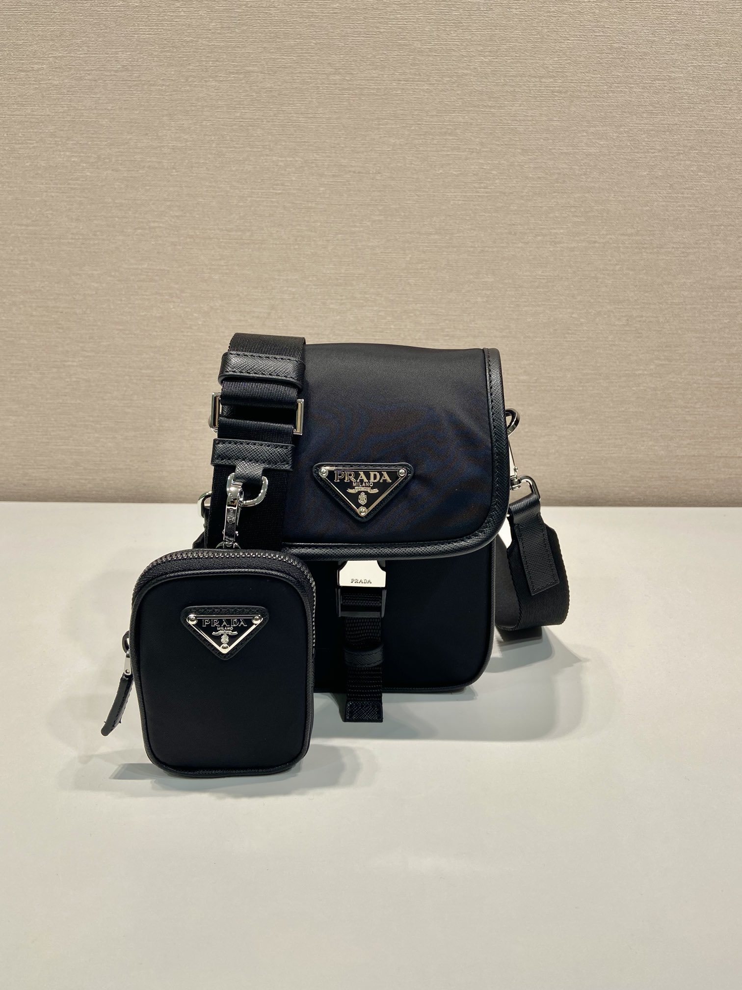 Designer Bags Prada — D043-1 Angle 1