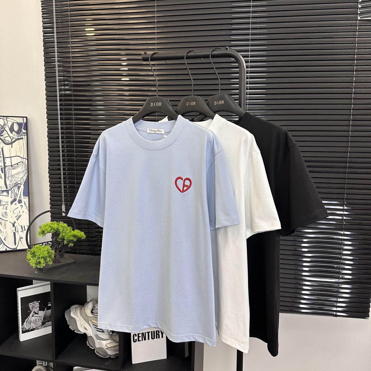 Dior Shirts — 65cf892b Angle 1
