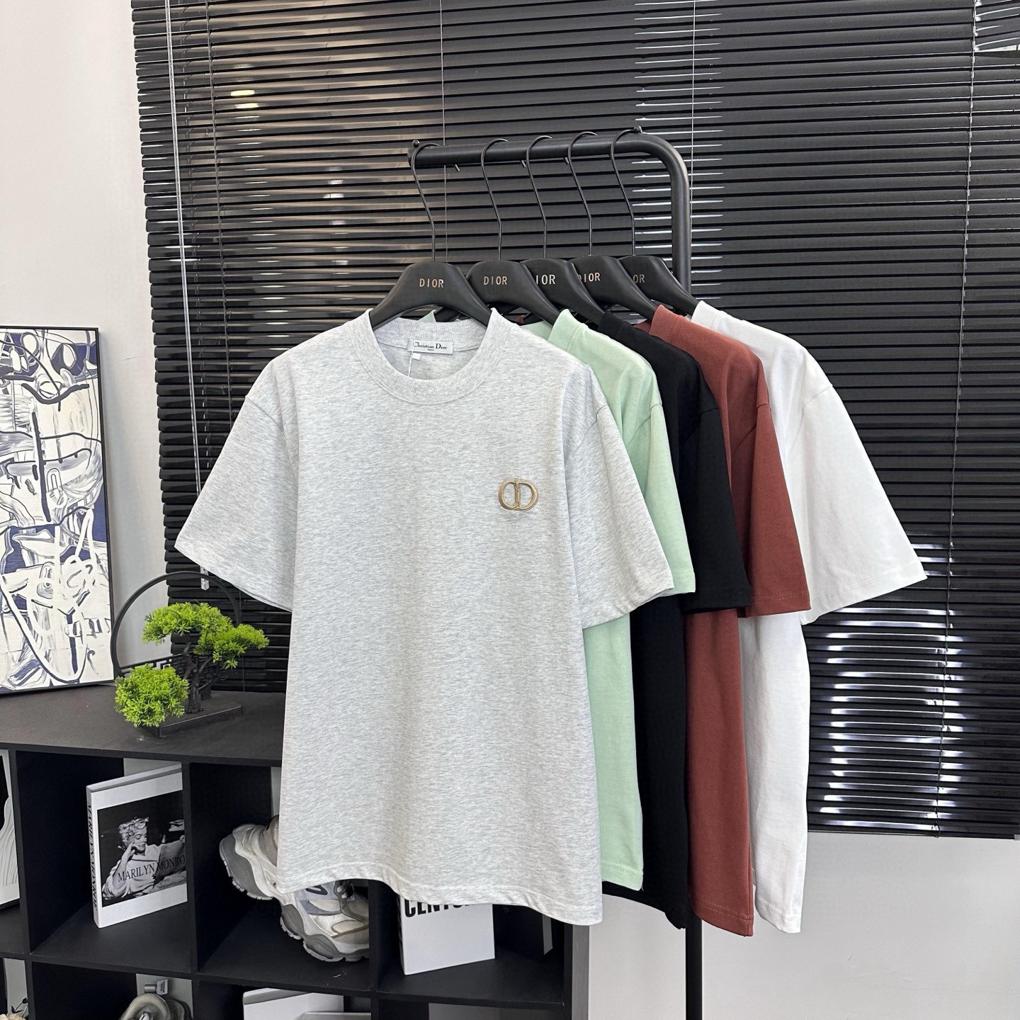 Dior Shirts — 6e960493 Angle 1