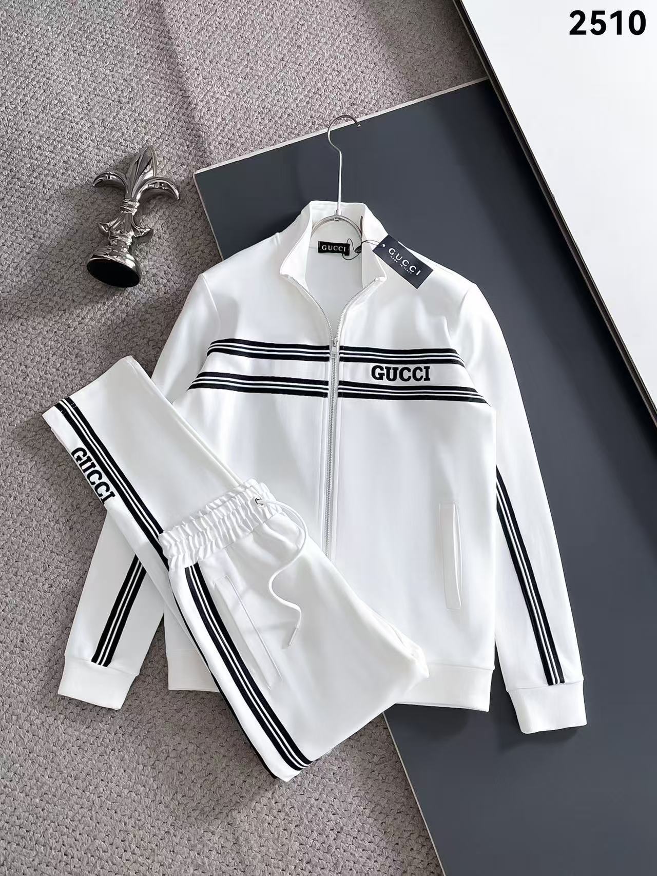 Gucci Hoodie — 80c3382e Angle 1