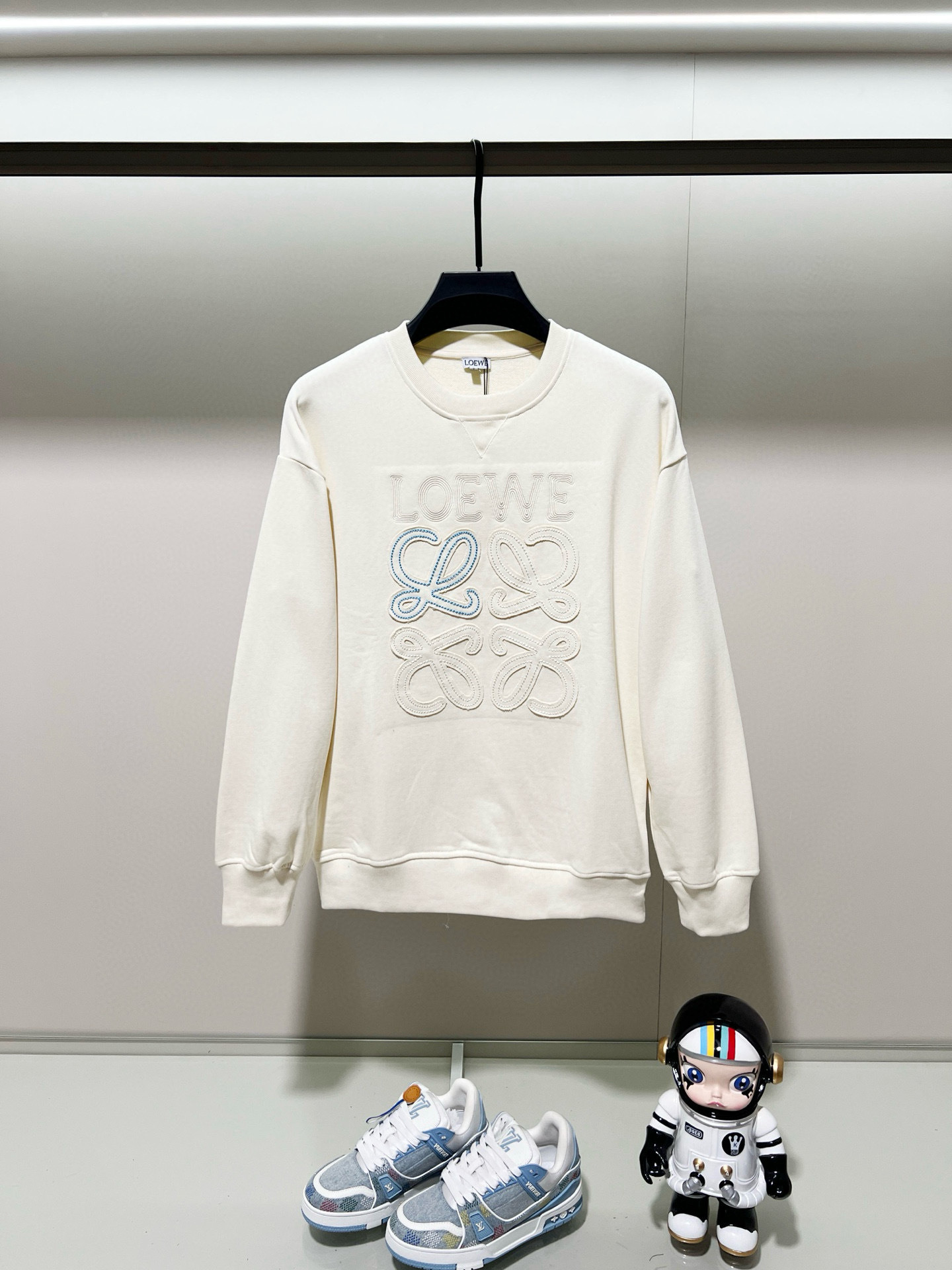 Loewe Hoodie — 04cebd3a Angle 1