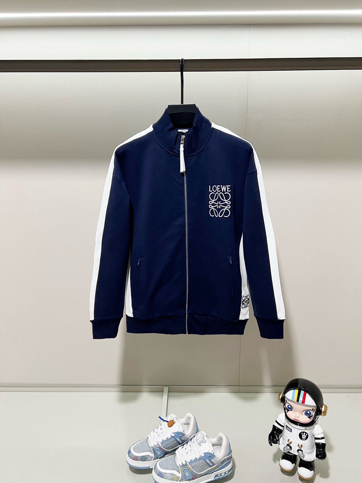 Loewe Hoodie — 1f2b3d32 Angle 1