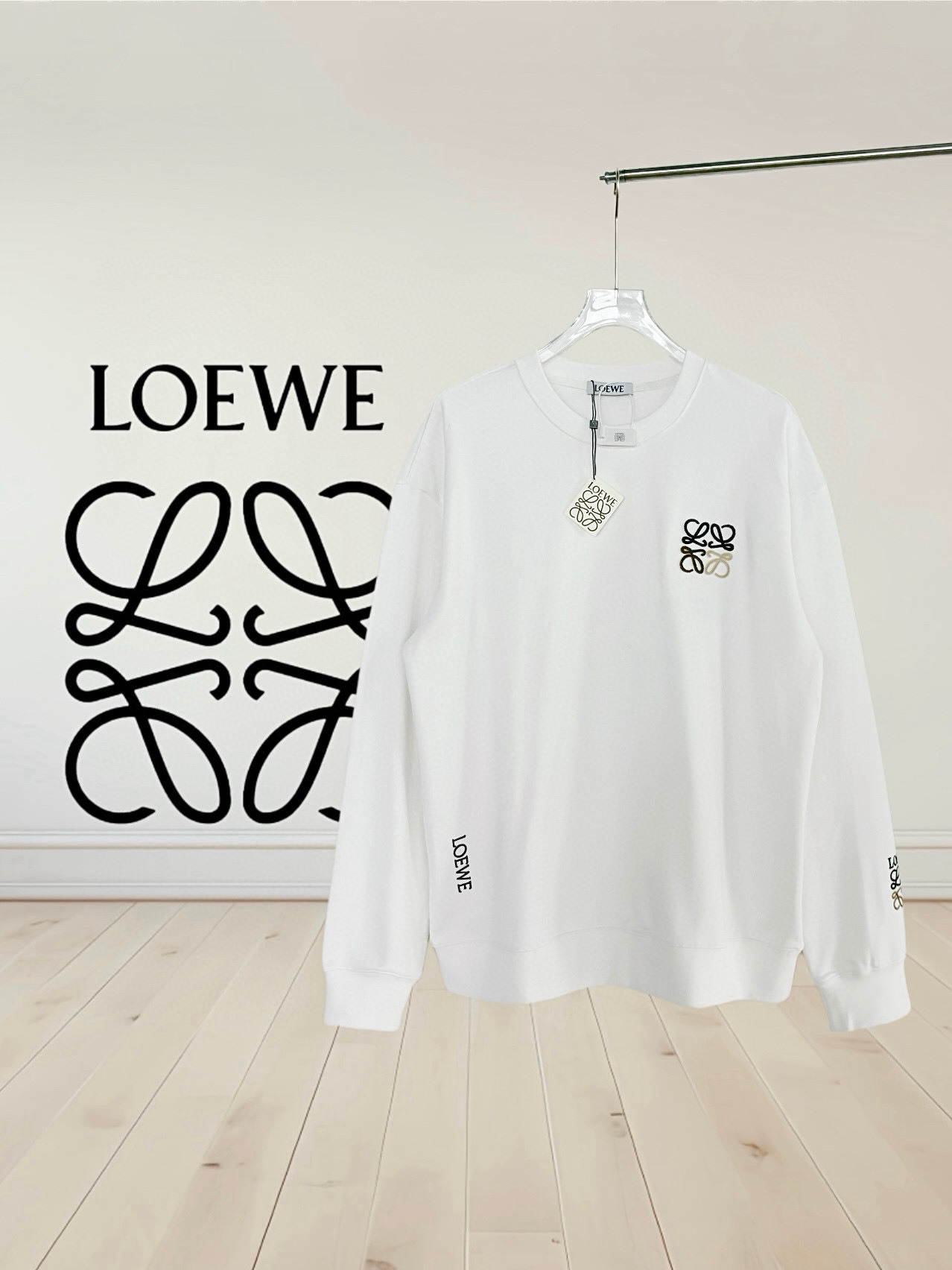 Loewe Hoodie — 639f5da8 Angle 1