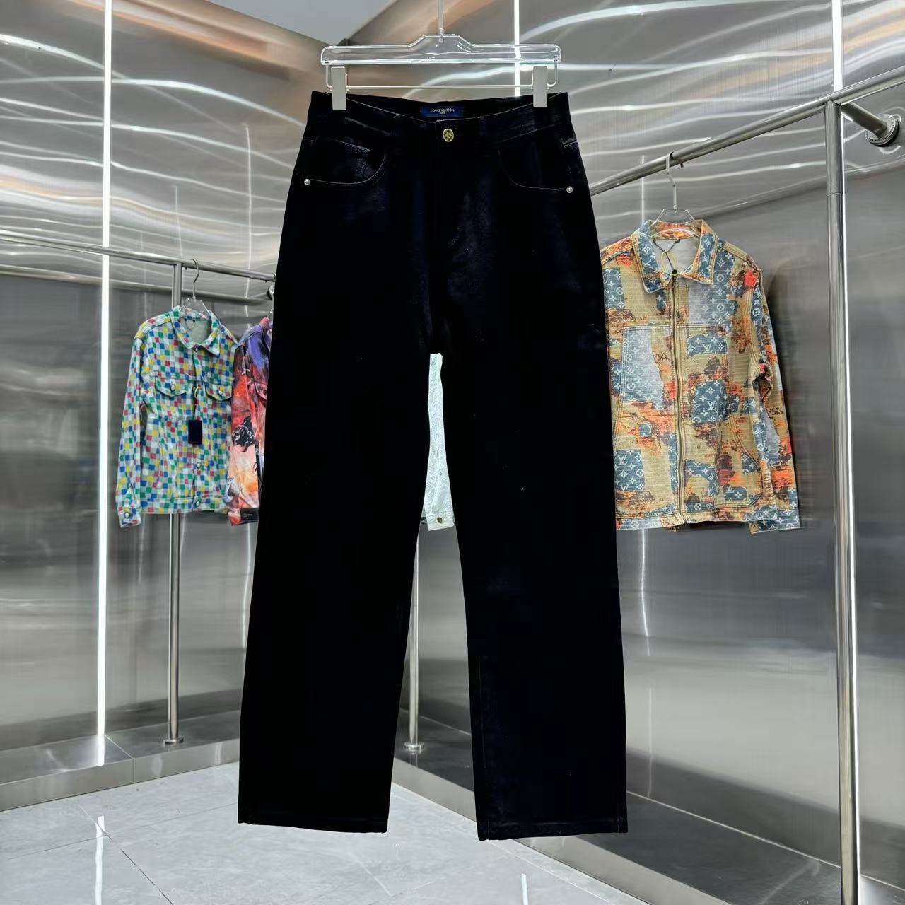 Louis Vuitton Pants — 1162f796 Angle 1