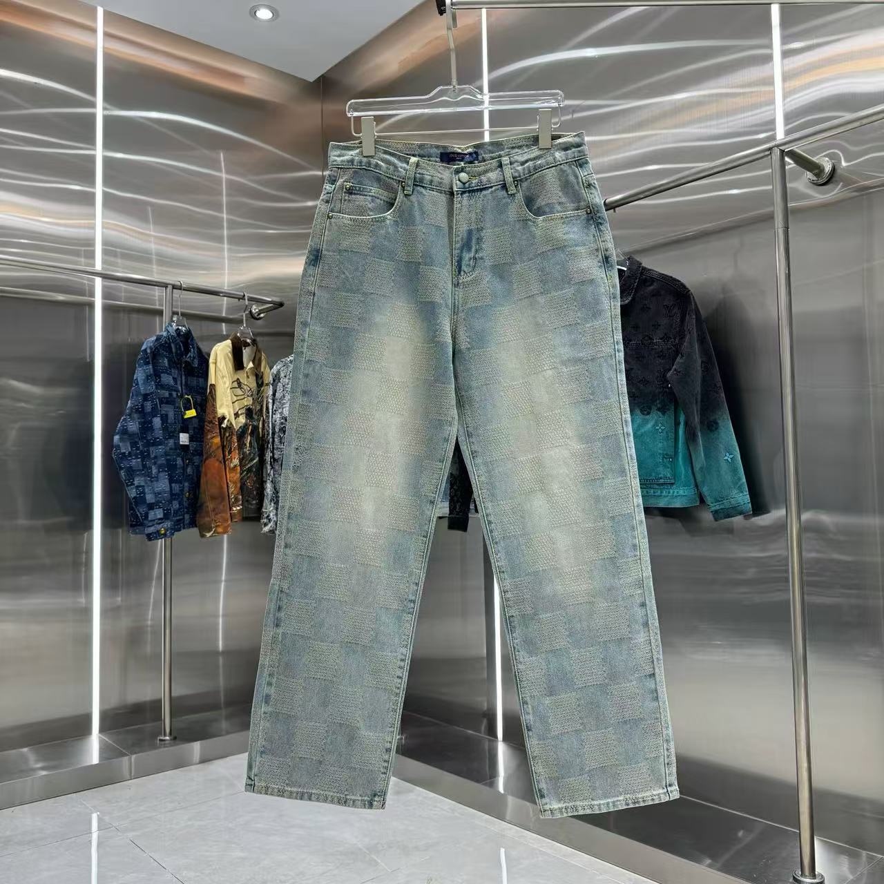 Louis Vuitton Pants — 1ae2dab5 Angle 1