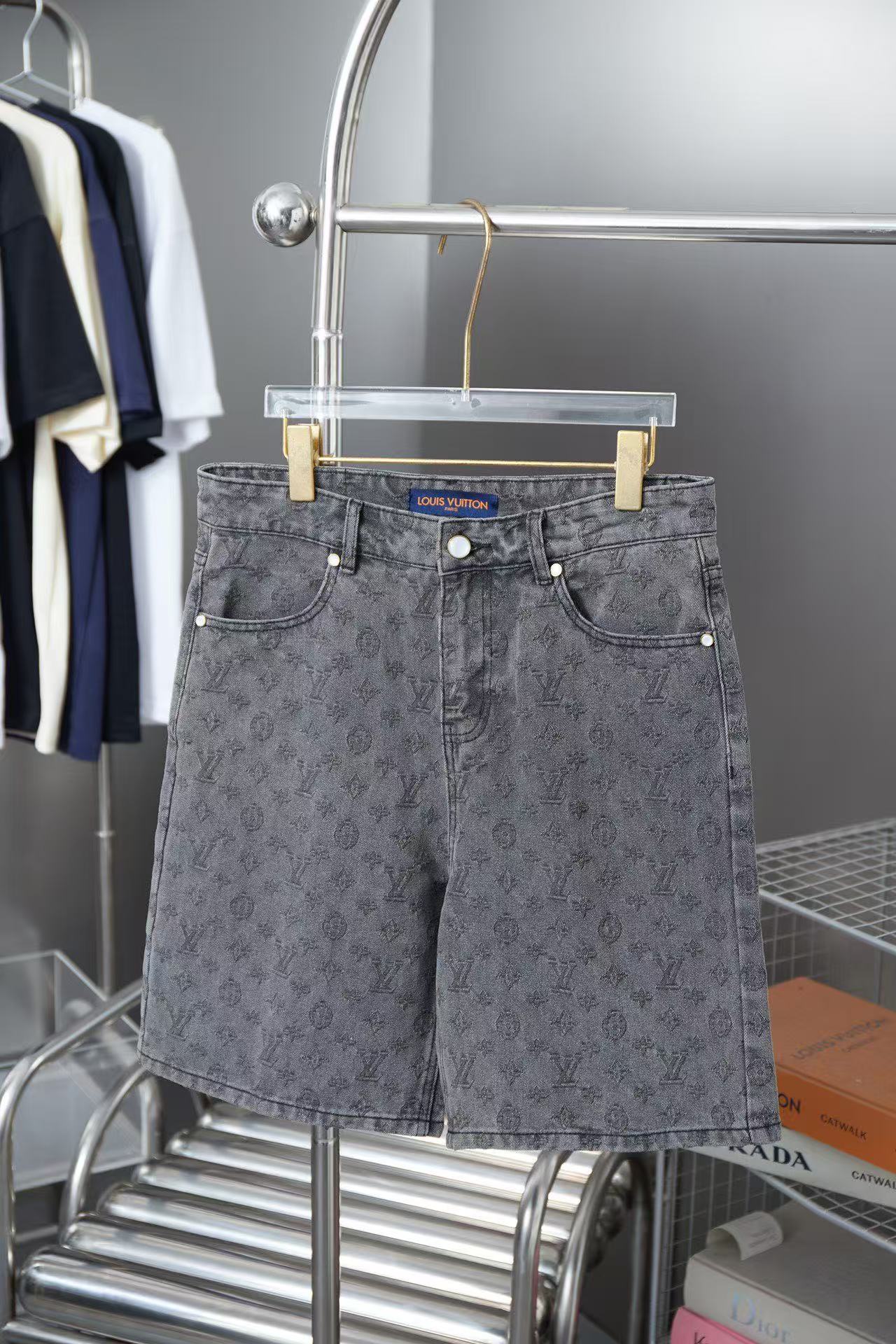 Louis Vuitton Pants — 1ef958c7 Angle 1
