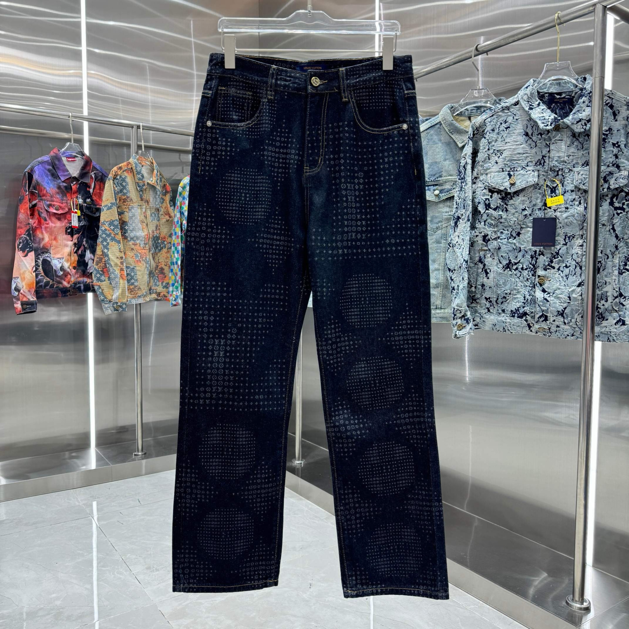 Louis Vuitton Pants — 1fc45876 Angle 1