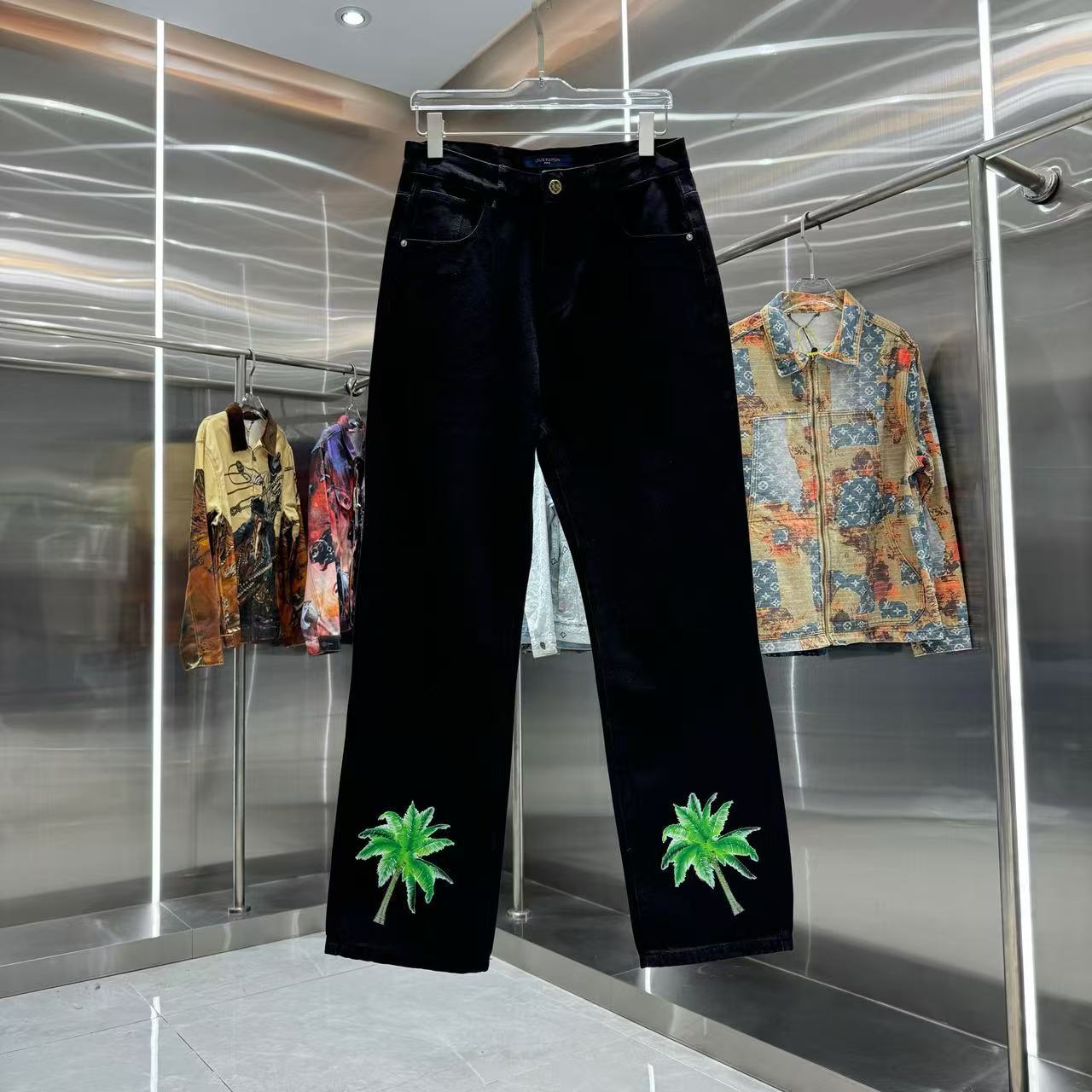 Louis Vuitton Pants — 2a0d9300 Angle 1