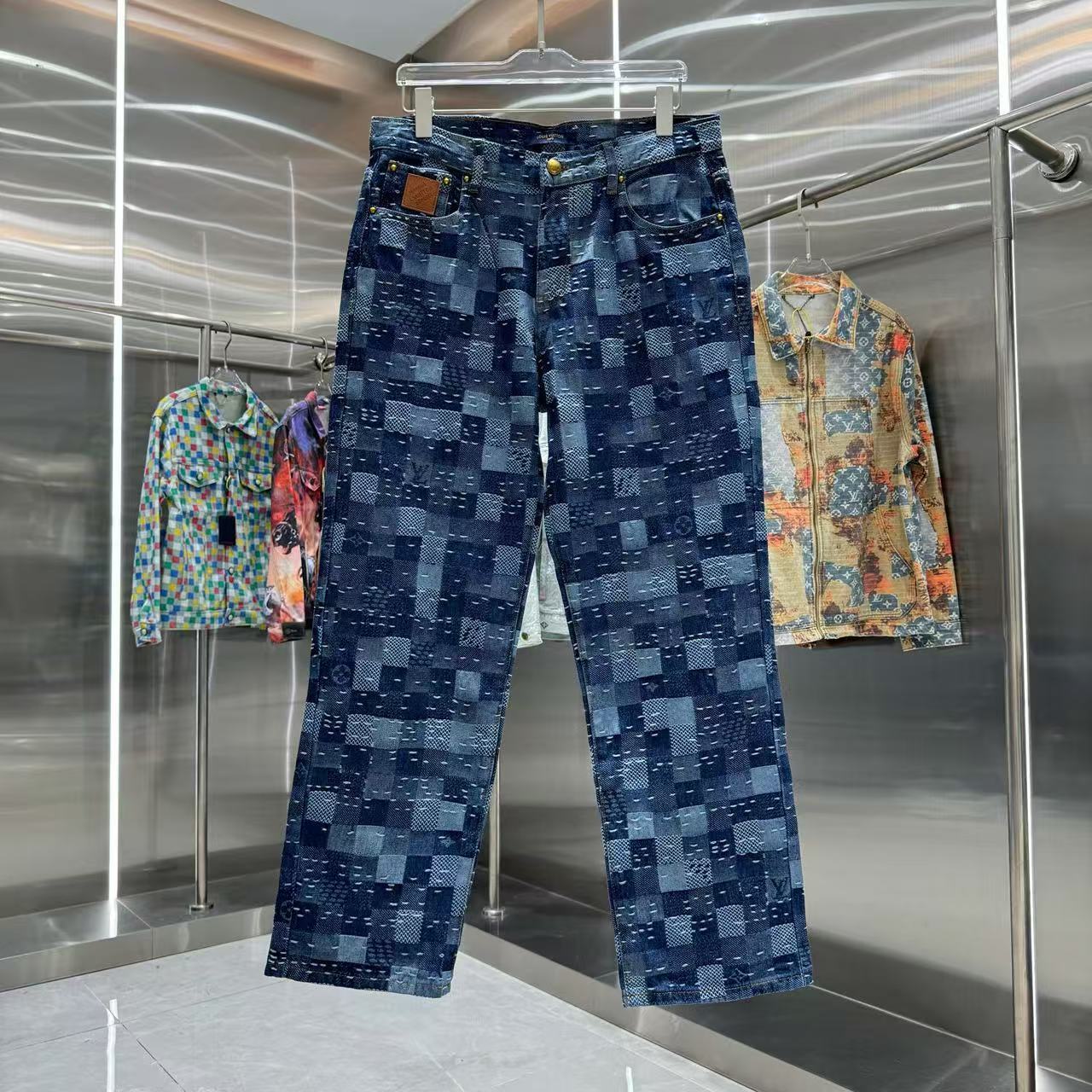 Louis Vuitton Pants — 2e7bb64a Angle 1