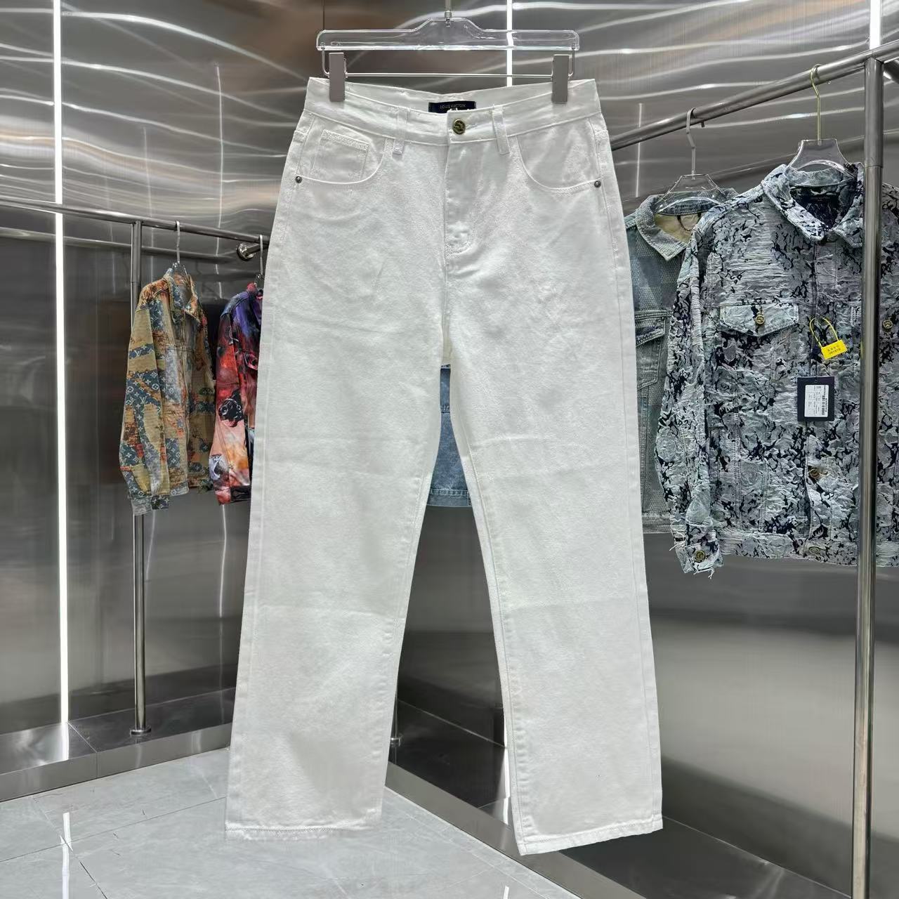 Louis Vuitton Pants — 3626187e Angle 1