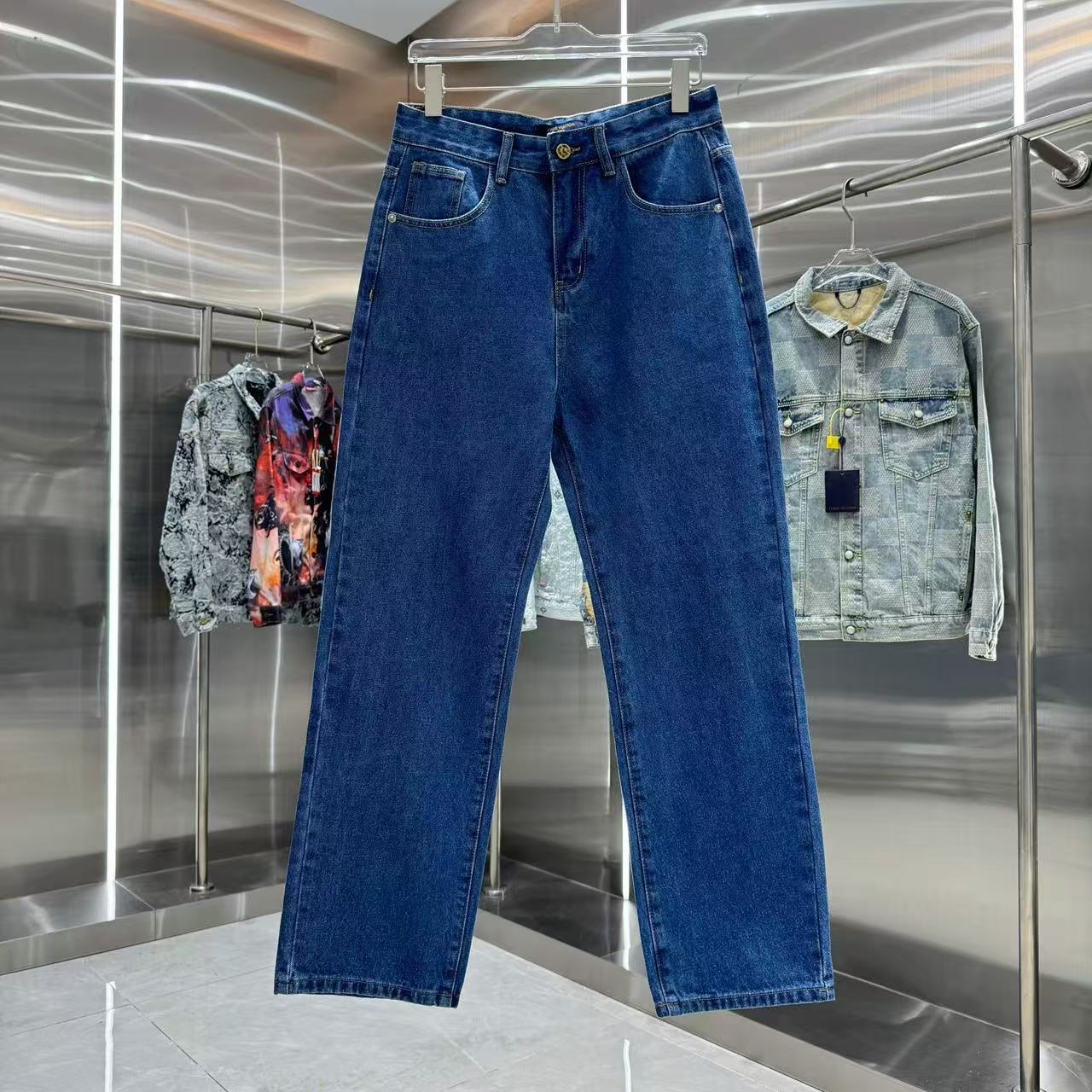 Louis Vuitton Pants — 367a9746 Angle 1