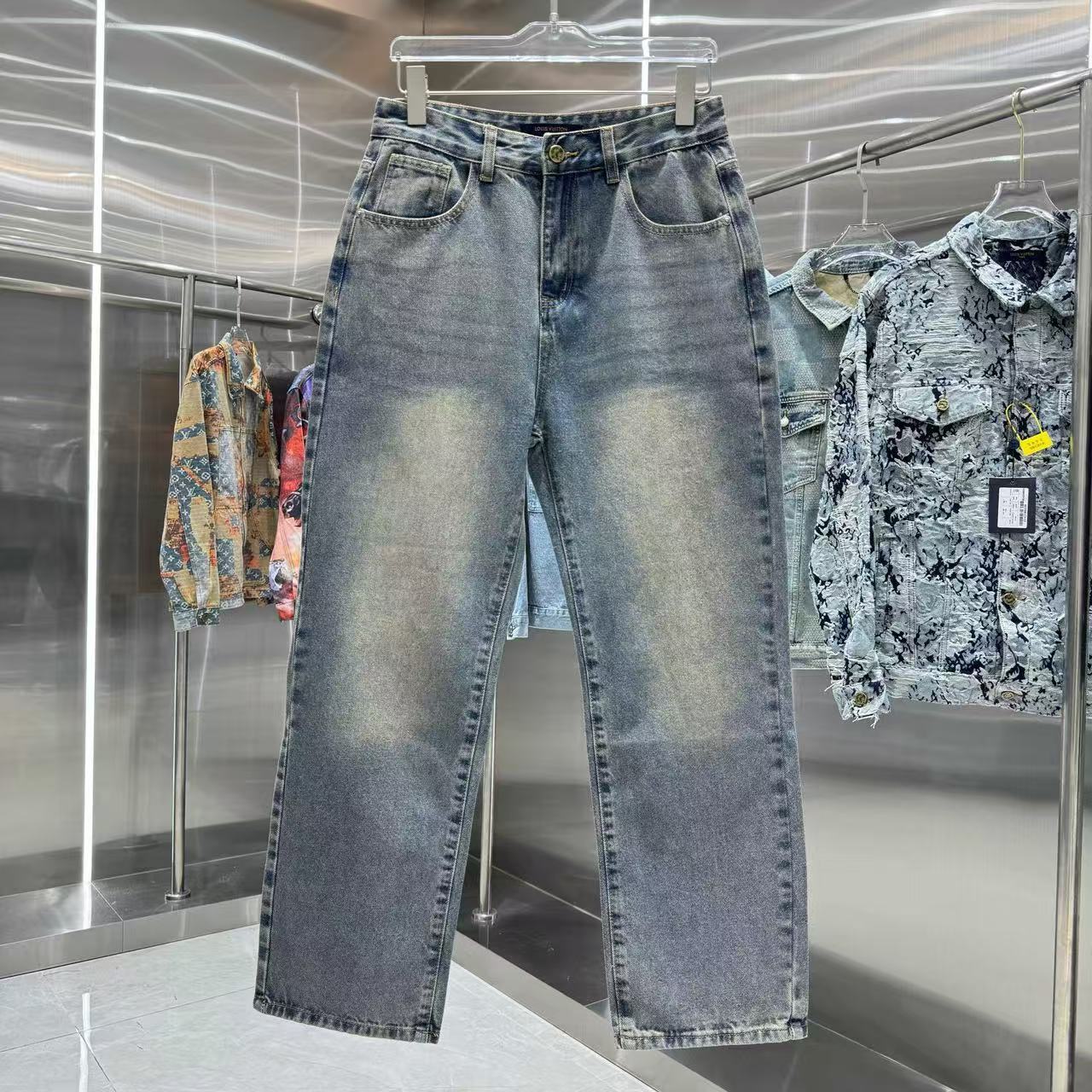 Louis Vuitton Pants — 3eca4f7f Angle 1