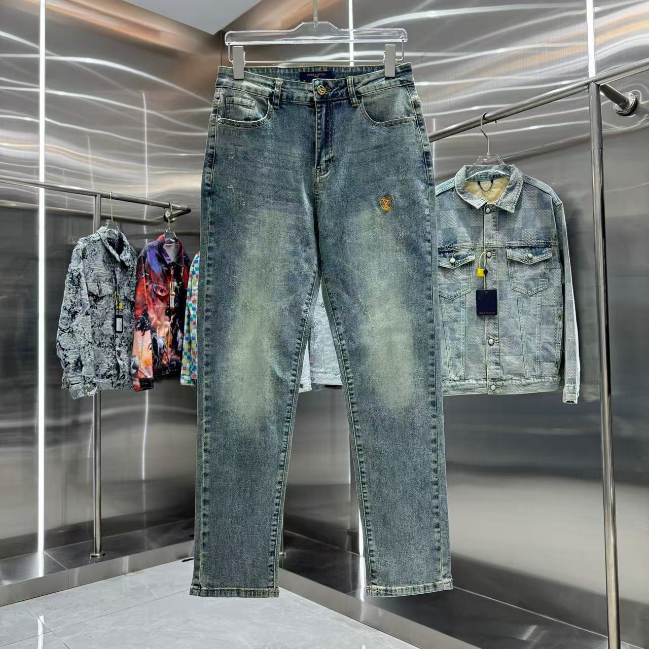 Louis Vuitton Pants — 3ed8c649 Angle 1