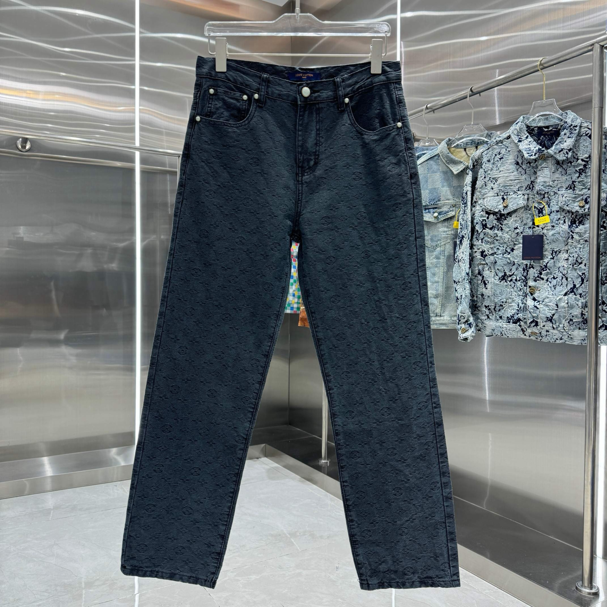 Louis Vuitton Pants — 3f08b8a7 Angle 1