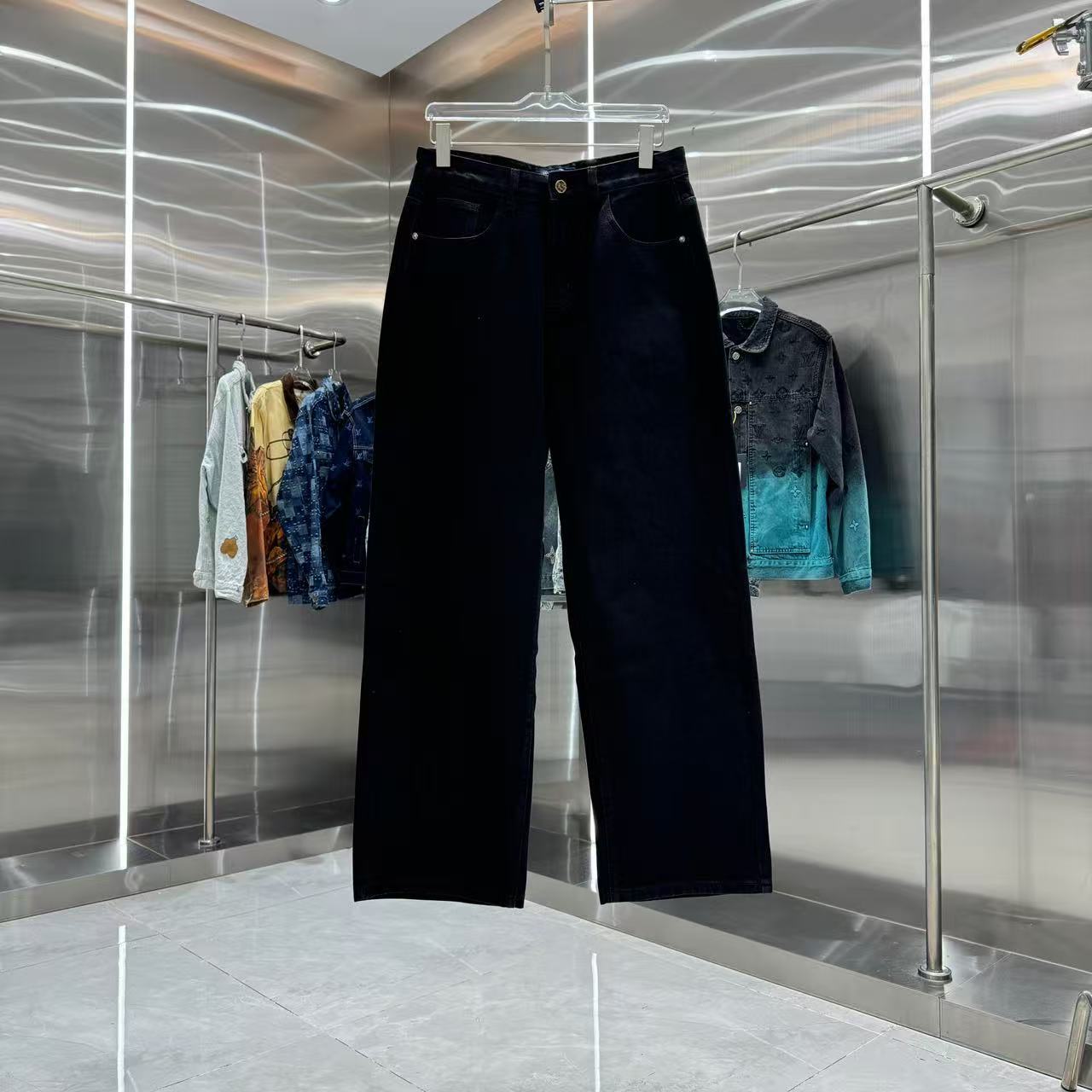 Louis Vuitton Pants — 44bfc797 Angle 1