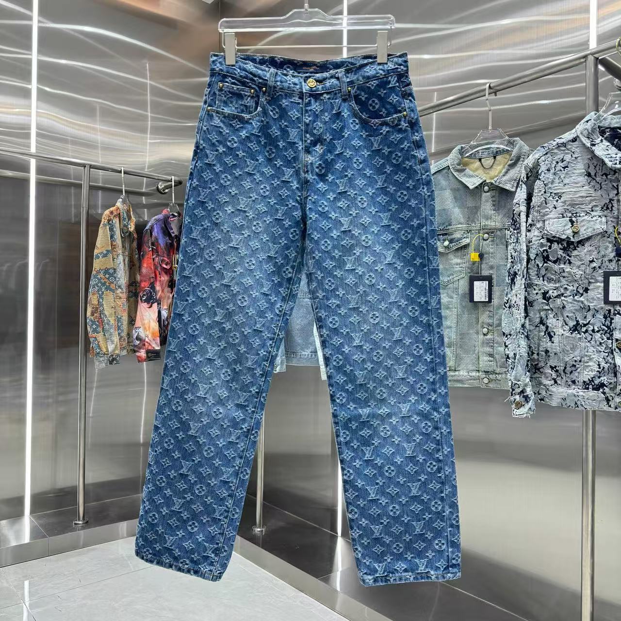 Louis Vuitton Pants — 4f3e1a1d Angle 1