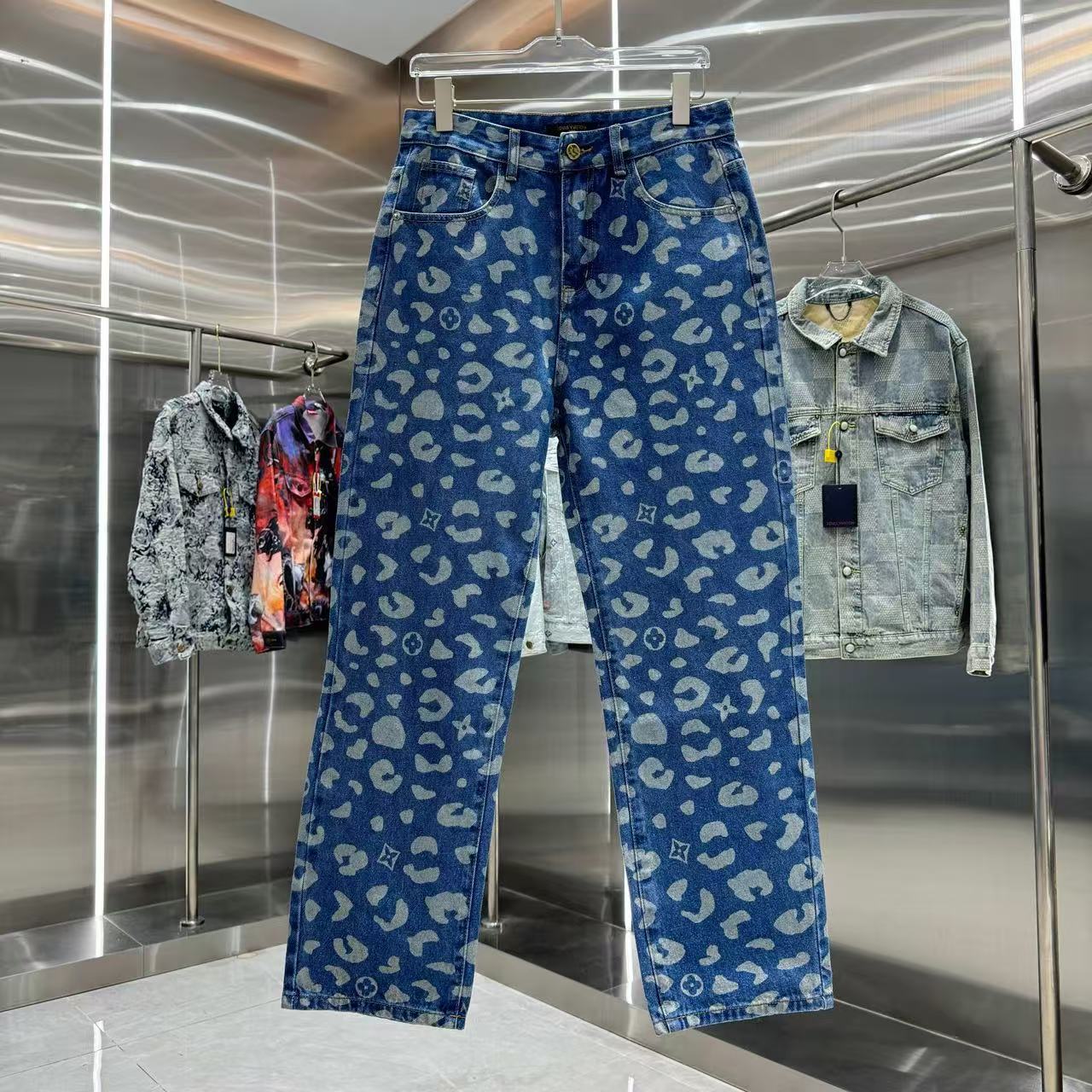 Louis Vuitton Pants — 58d3c8c4 Angle 1