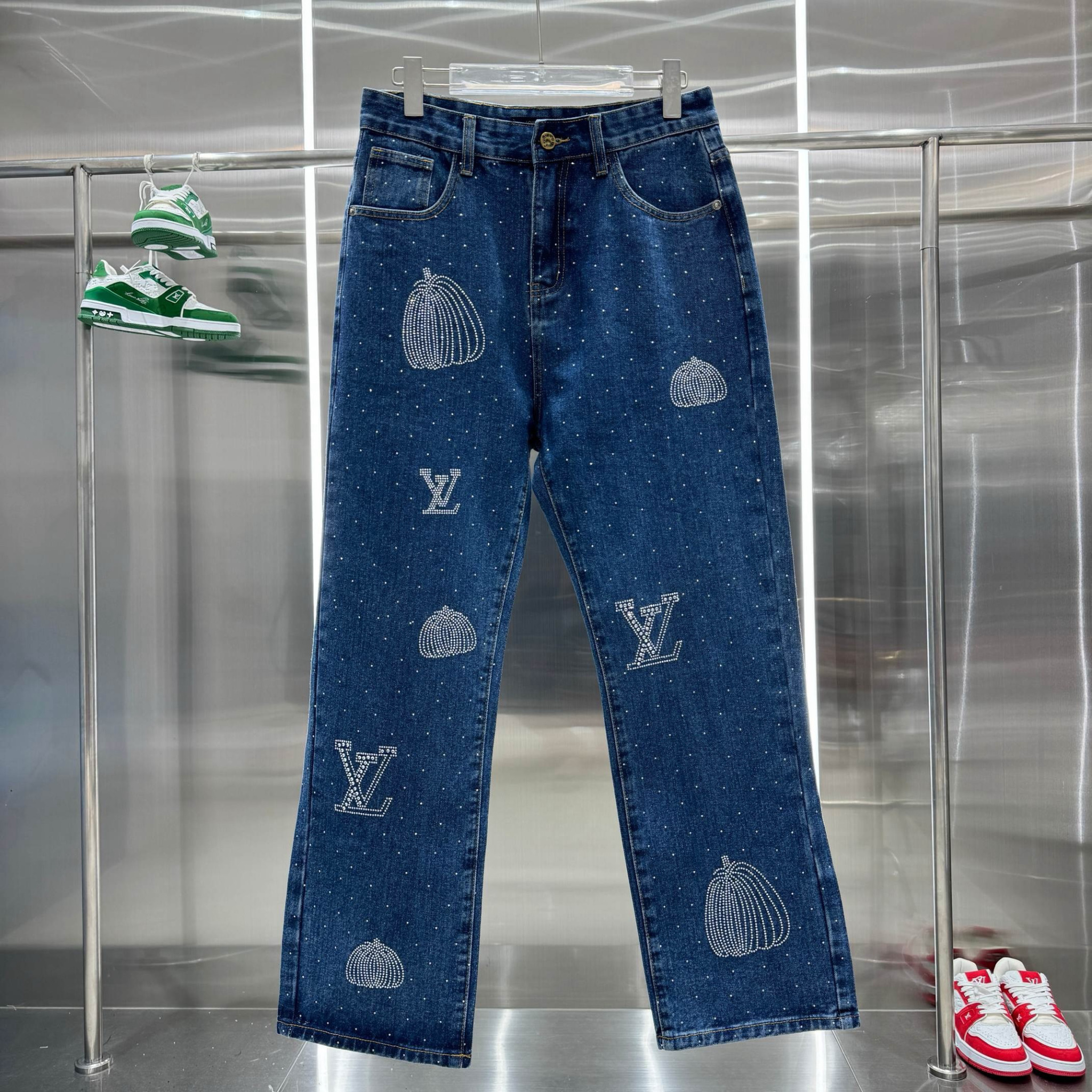 Louis Vuitton Pants — 783c221e Angle 1