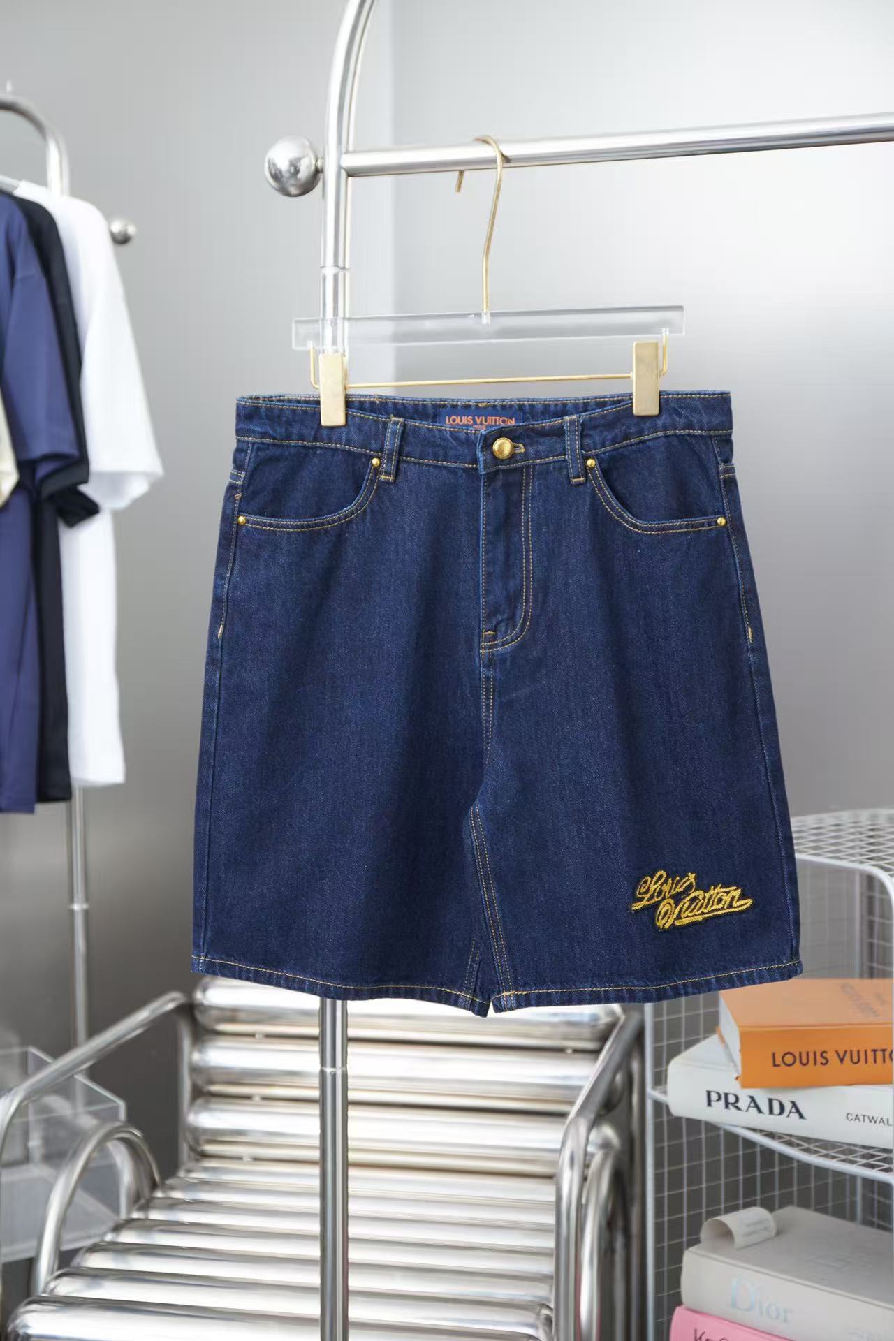 Louis Vuitton Pants — 7f547d7f Angle 1