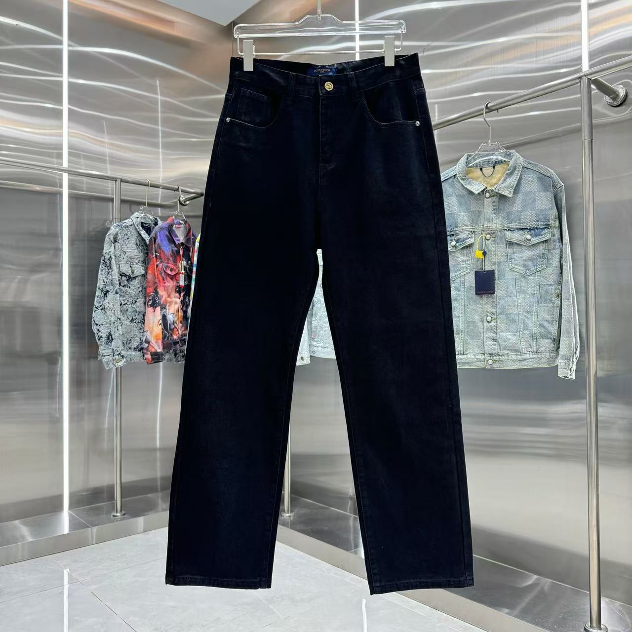 Louis Vuitton Pants — 8df6044b Angle 1