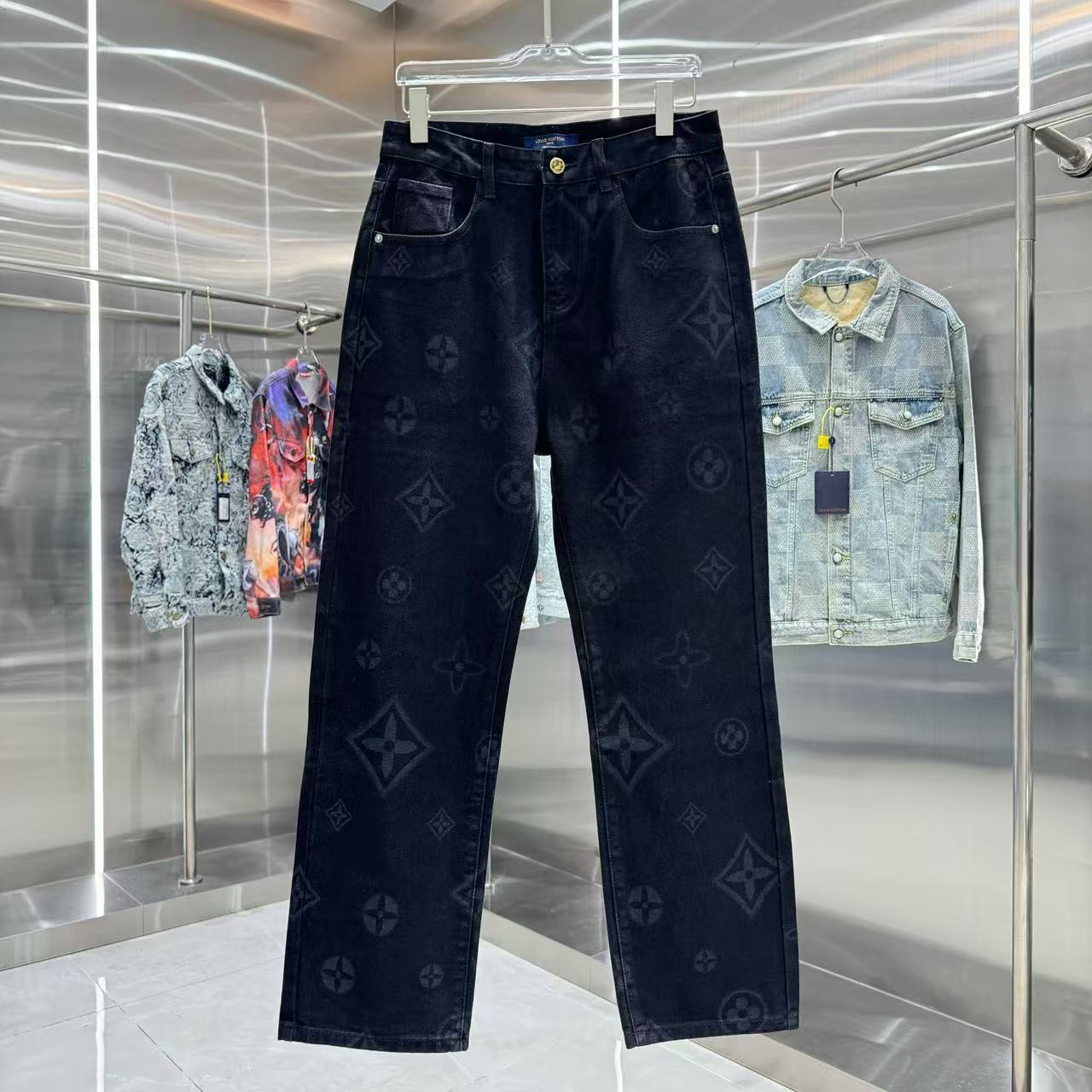 Louis Vuitton Pants — 949f29c5 Angle 1