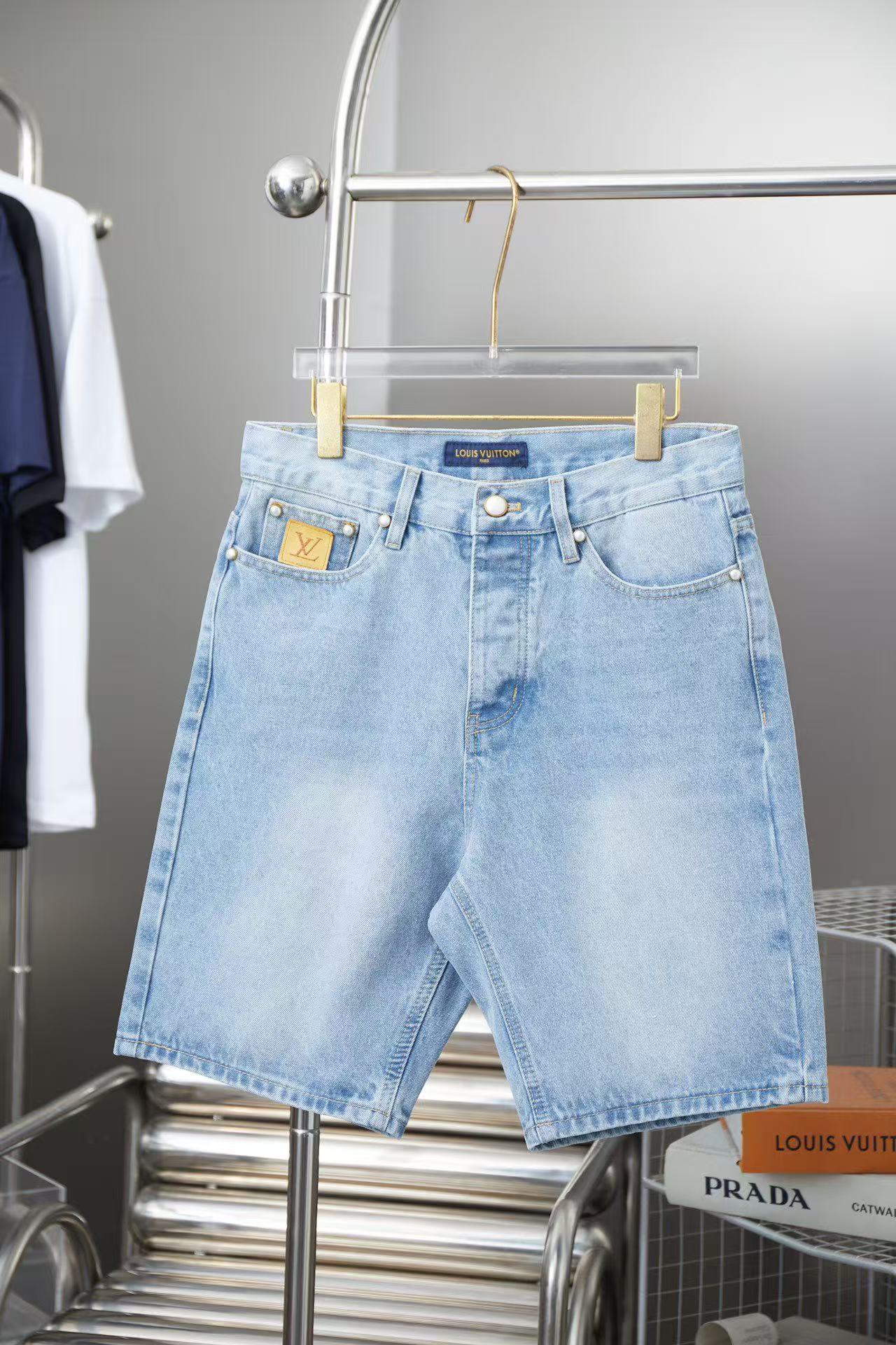 Louis Vuitton Pants — 96dc1d25 Angle 1