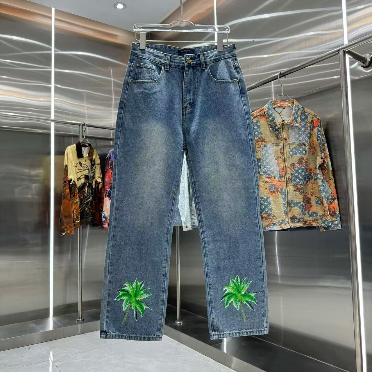 Louis Vuitton Pants — b161e9bd Angle 1