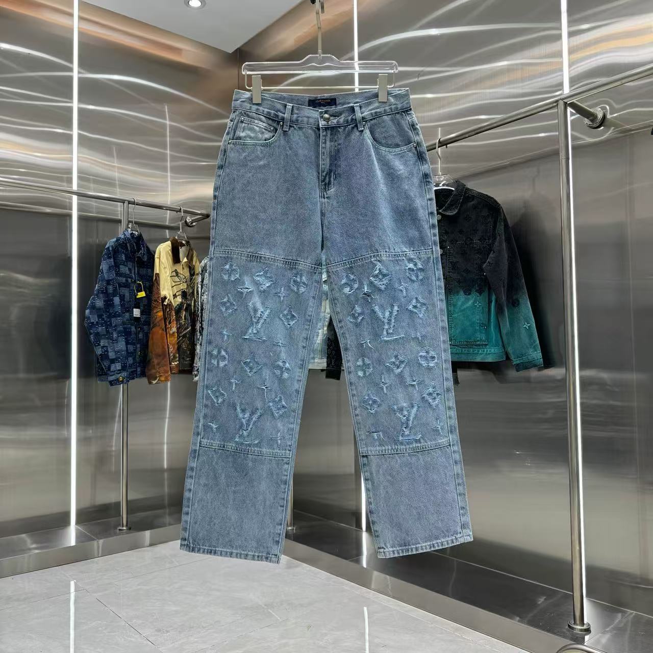 Louis Vuitton Pants — b66ad675 Angle 1