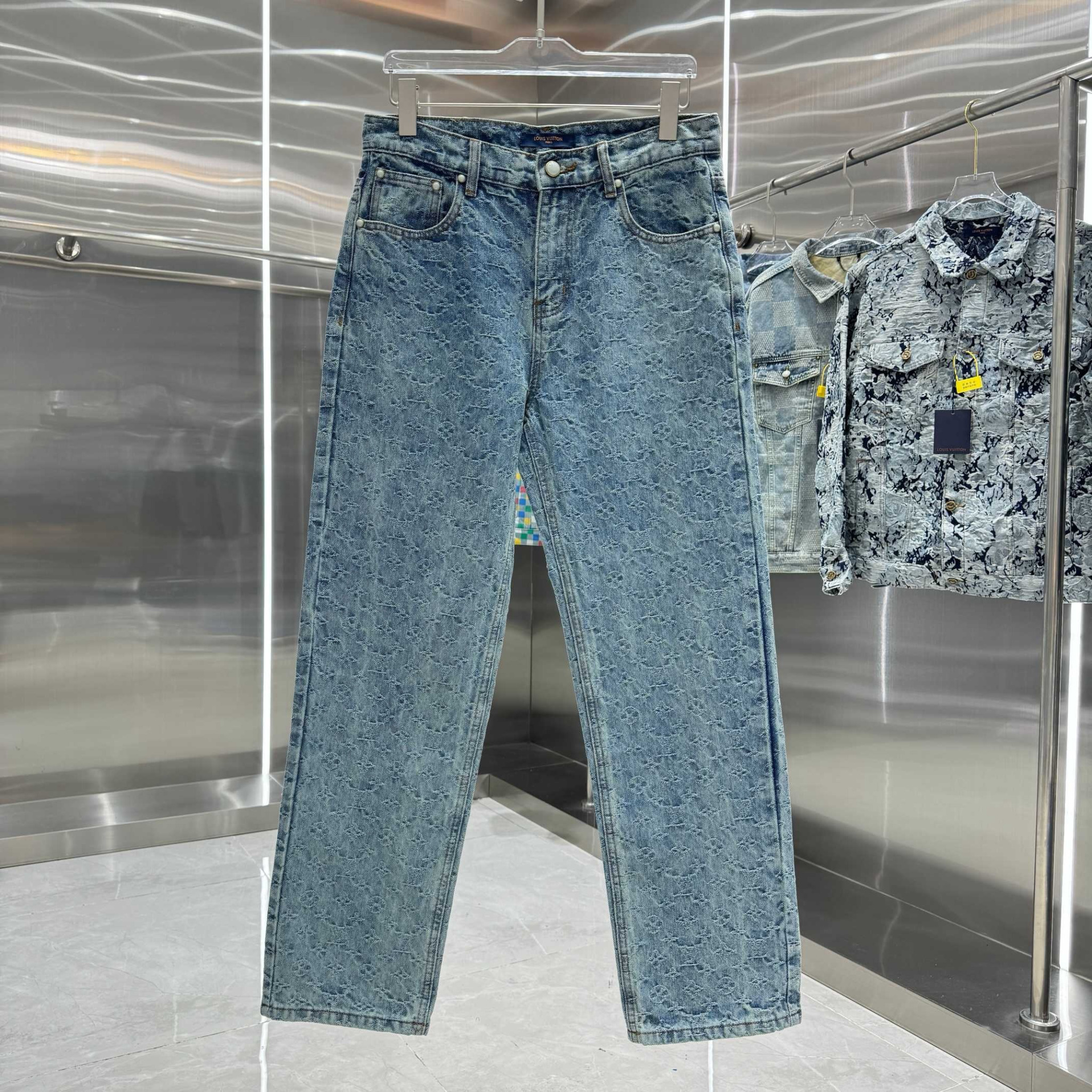 Louis Vuitton Pants — bb5e3bf1 Angle 1