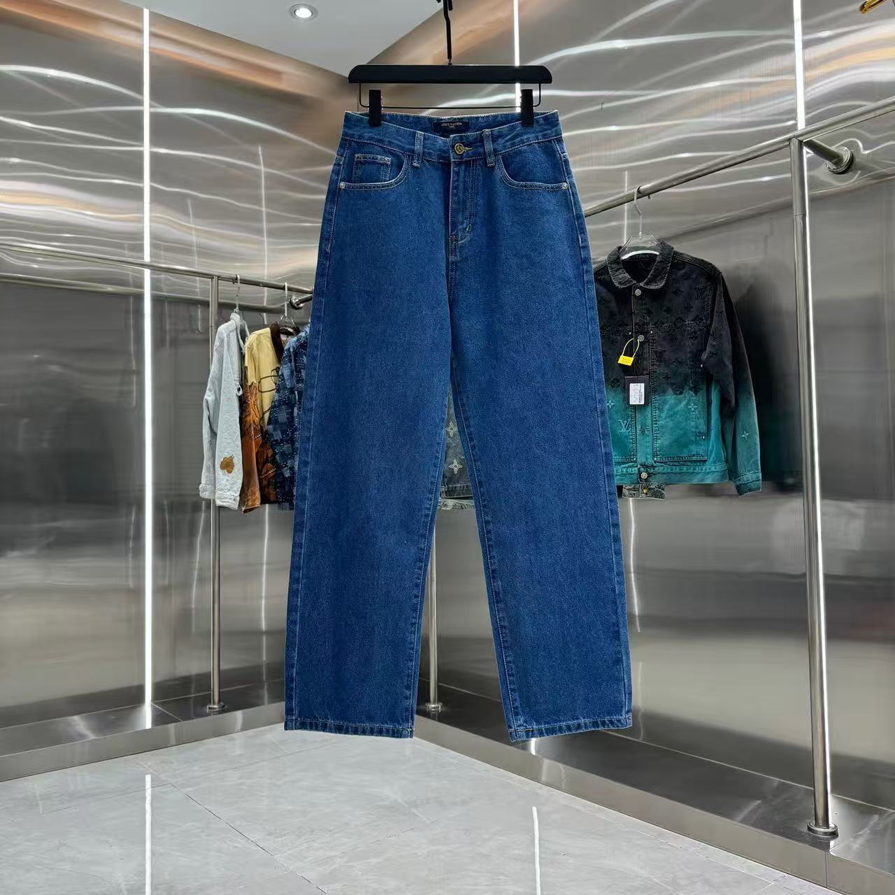 Louis Vuitton Pants — bd58d7df Angle 1