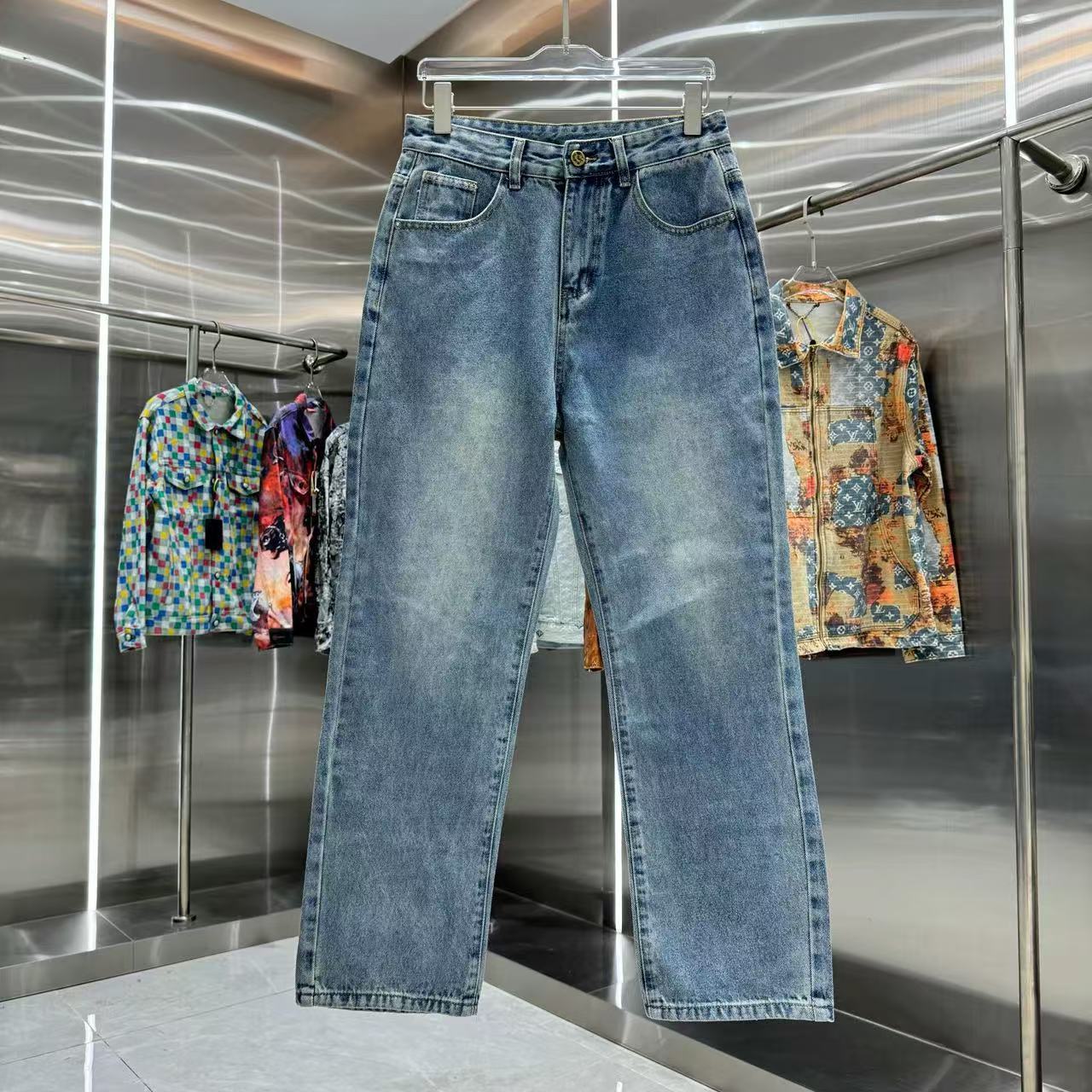 Louis Vuitton Pants — ccf0467e Angle 1