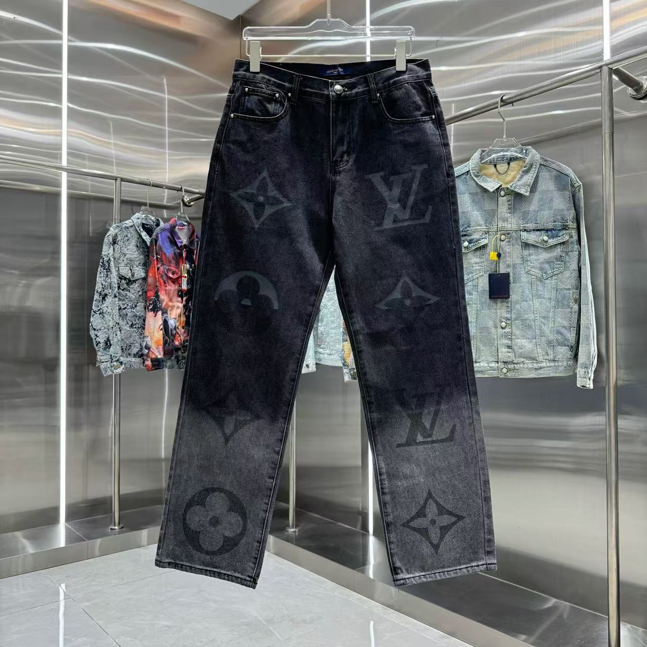 Louis Vuitton Pants — d209c94a Angle 1