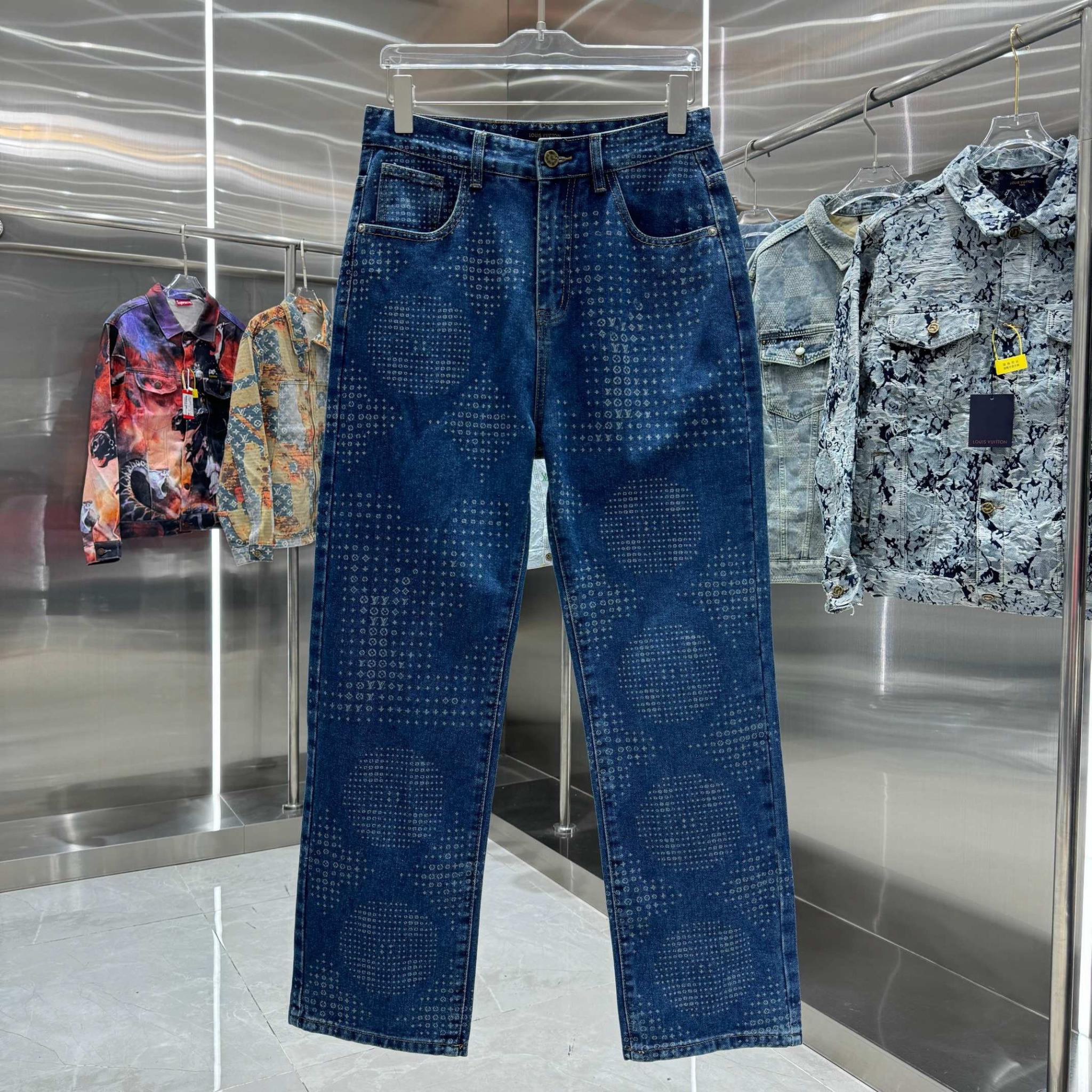 Louis Vuitton Pants — db4f5a77 Angle 1