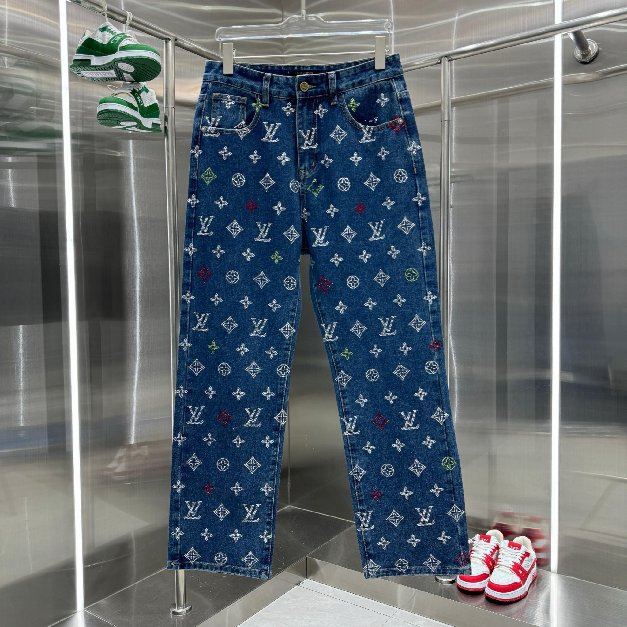 Louis Vuitton Pants — f2ec8fd9 Angle 1