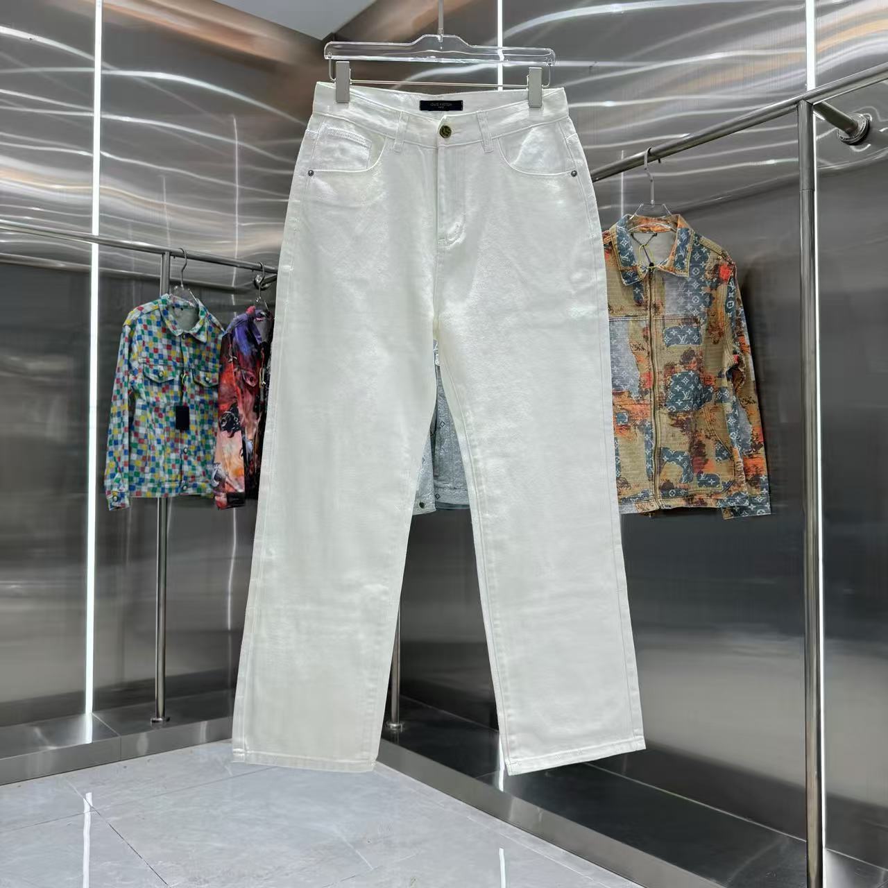 Louis Vuitton Pants — f5d7a669 Angle 1