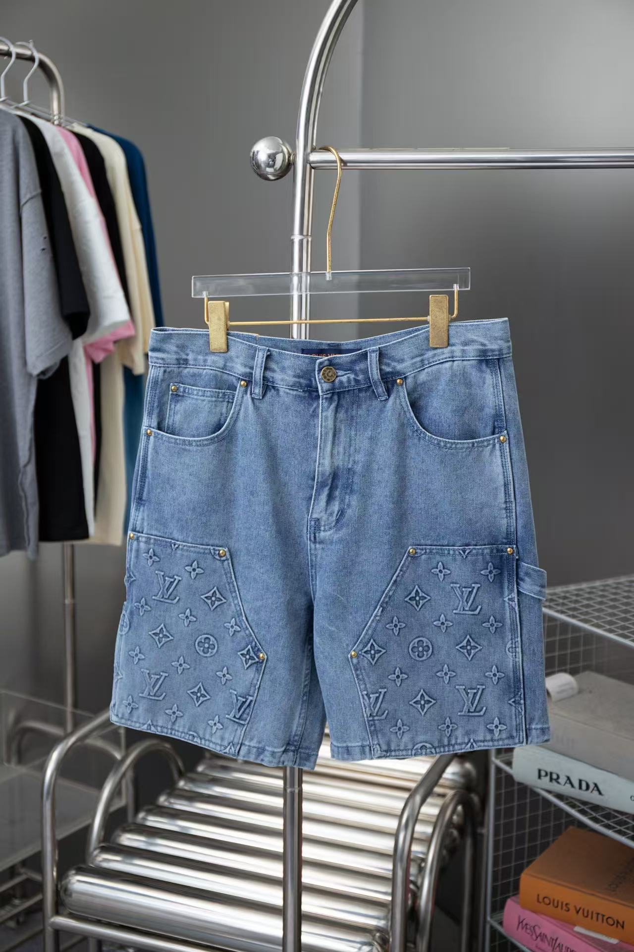 Louis Vuitton Pants — f85eef40 Angle 1