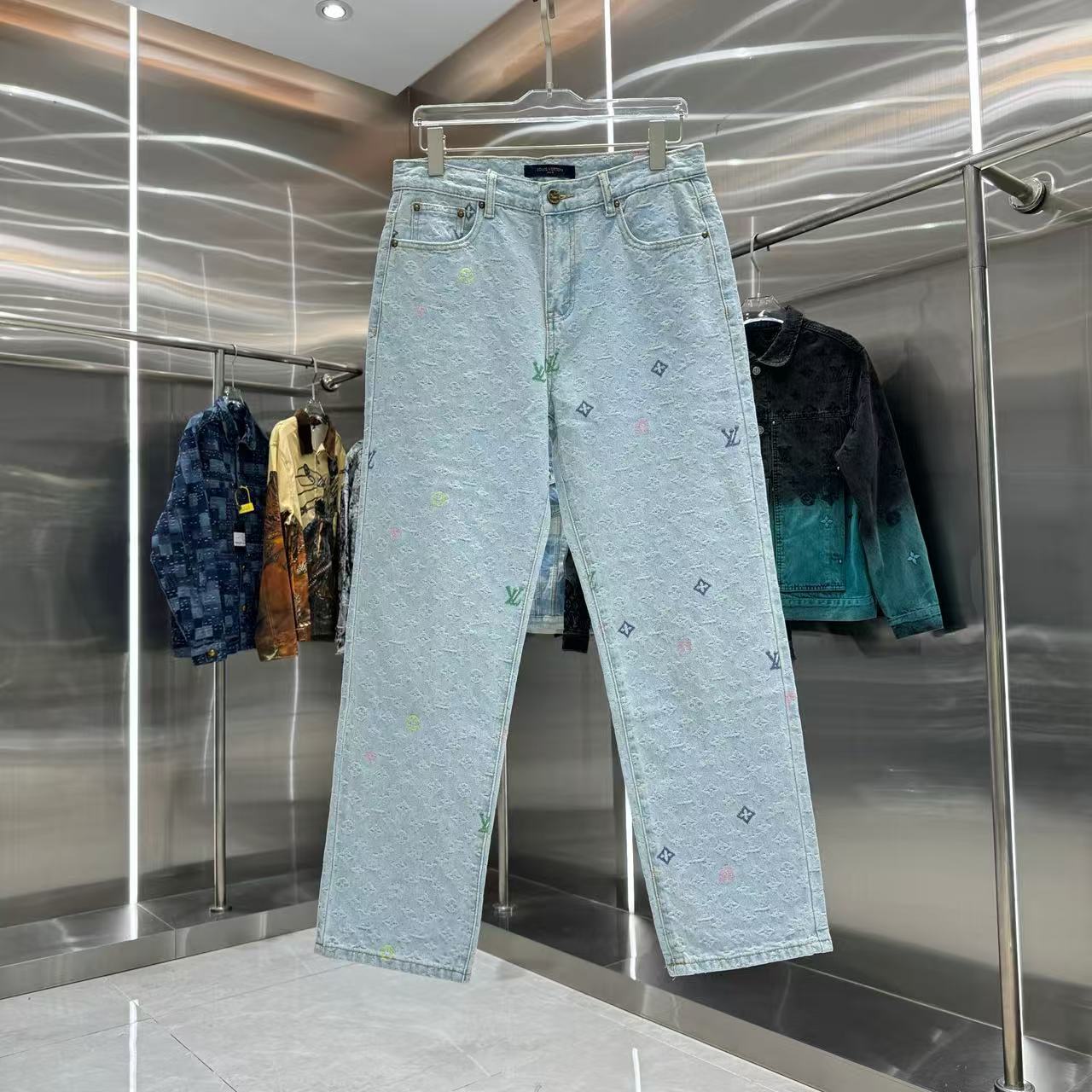 Louis Vuitton Pants — fcd244ab Angle 1