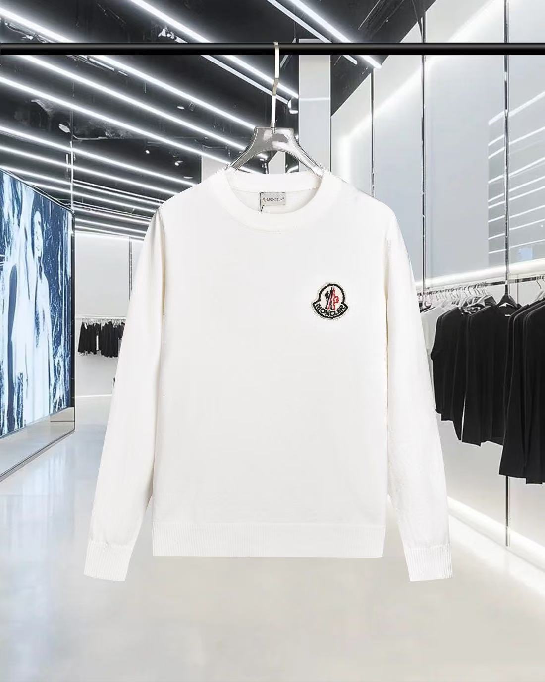 Moncler All — 146f7ecf Angle 1