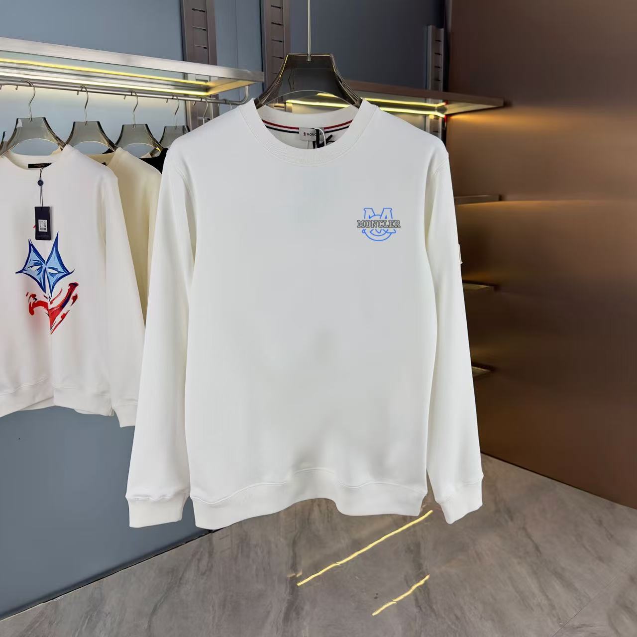 Moncler All — 3dc8f371 Angle 1