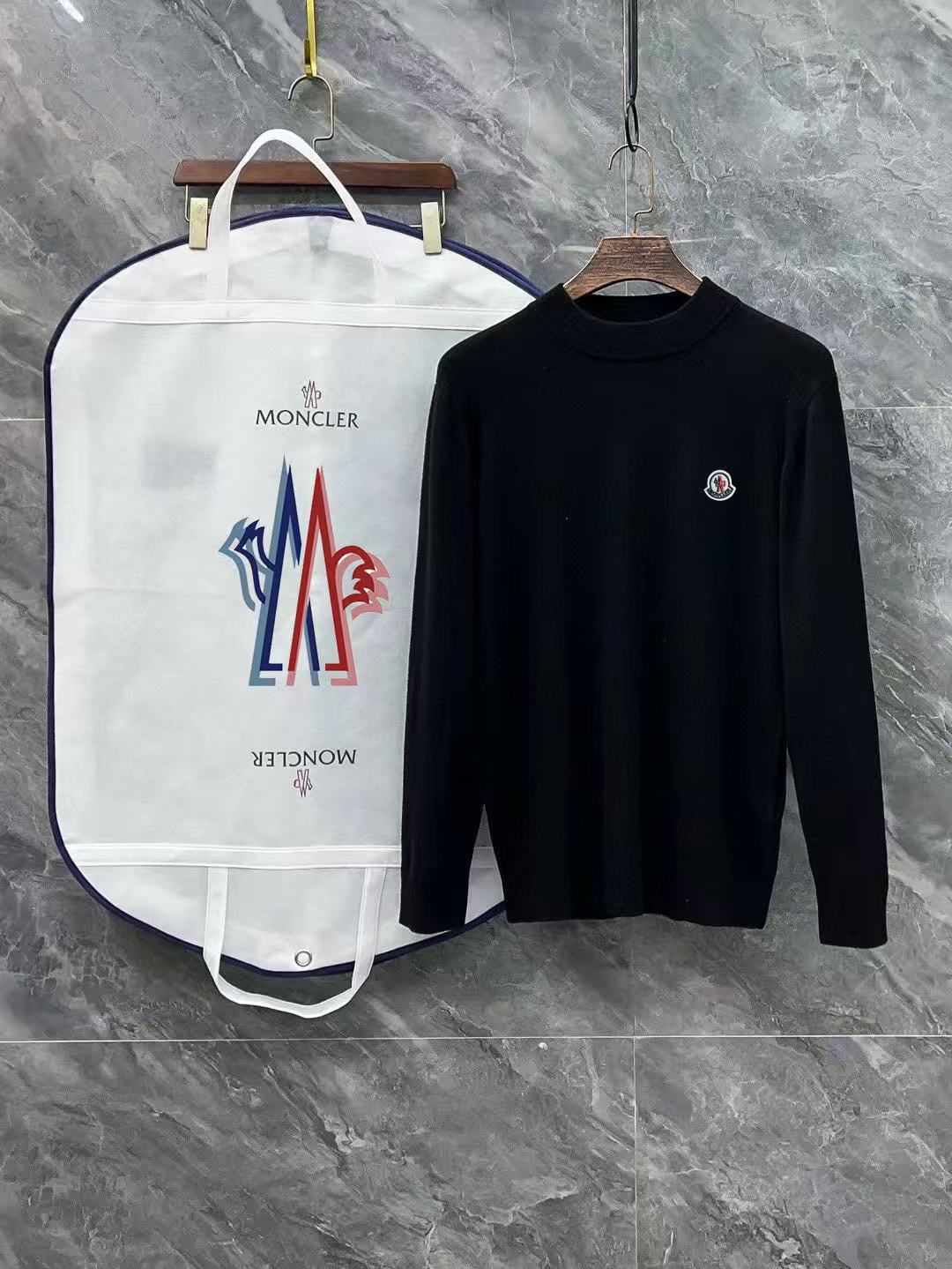 Moncler All — 5f47cdf7 Angle 1