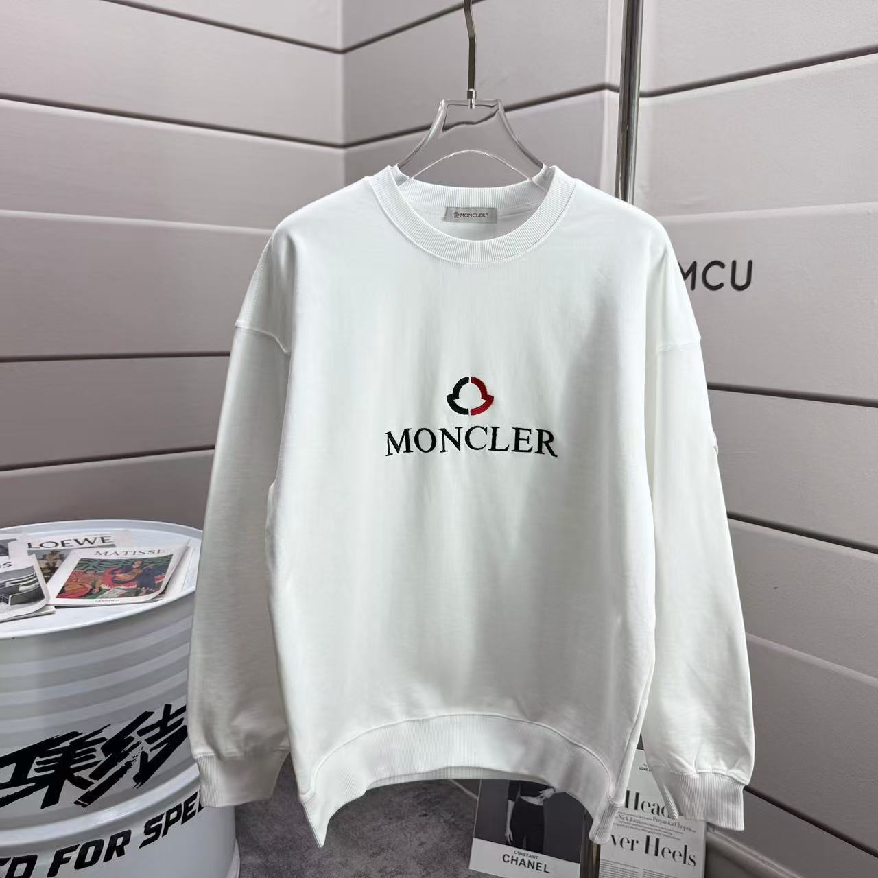 Moncler All — b685a74e Angle 1
