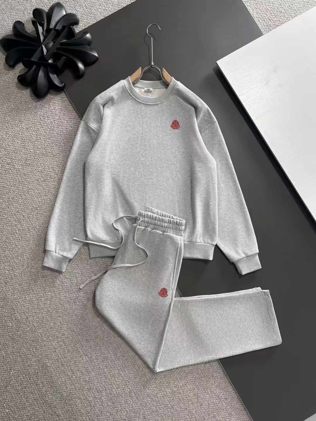 Moncler All — b98a1017 Angle 1
