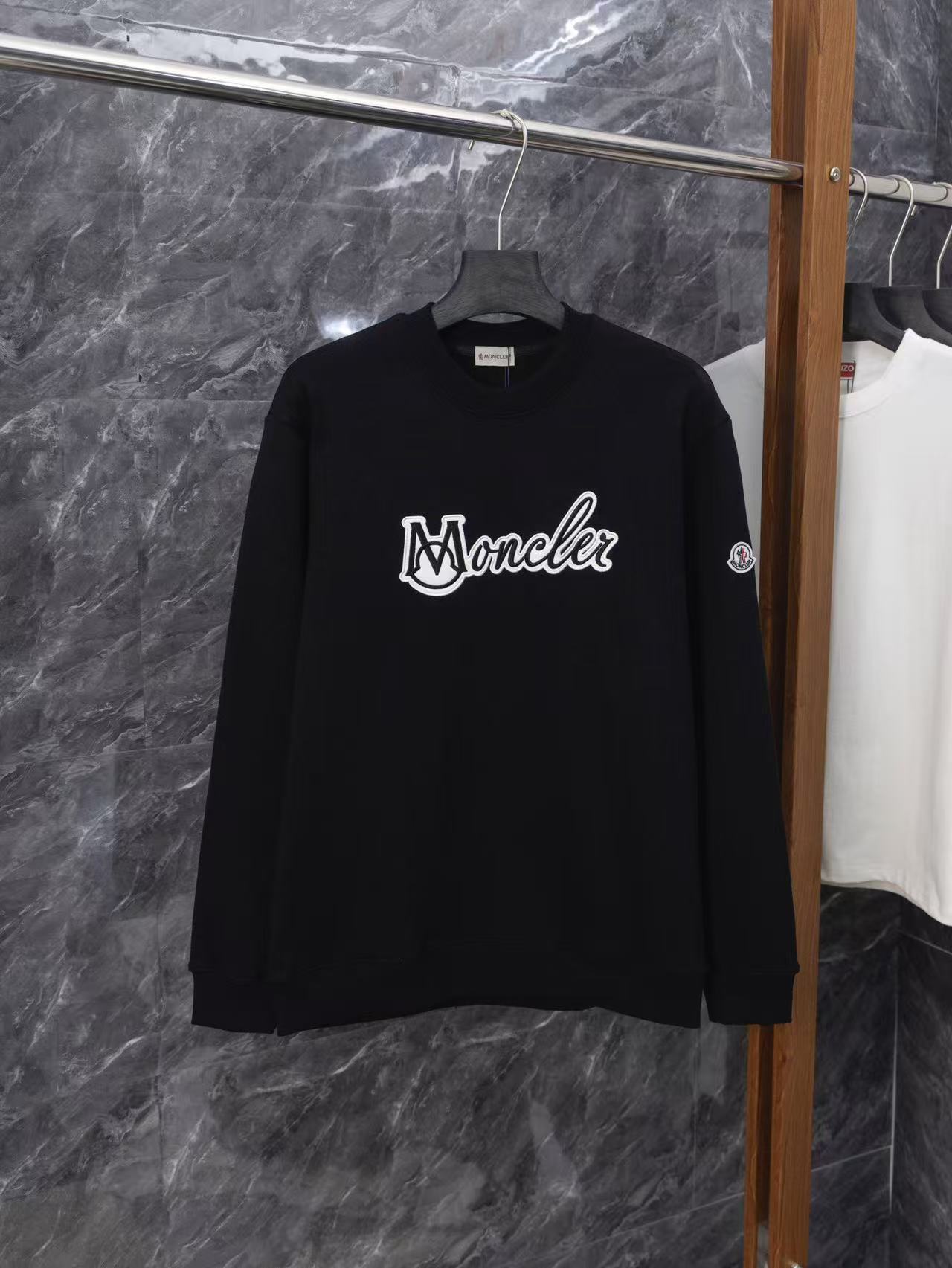 Moncler All — be44fabd Angle 1