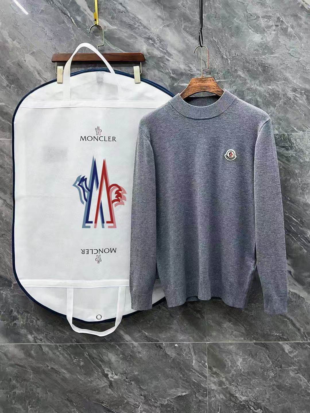 Moncler All — d1c15882 Angle 1