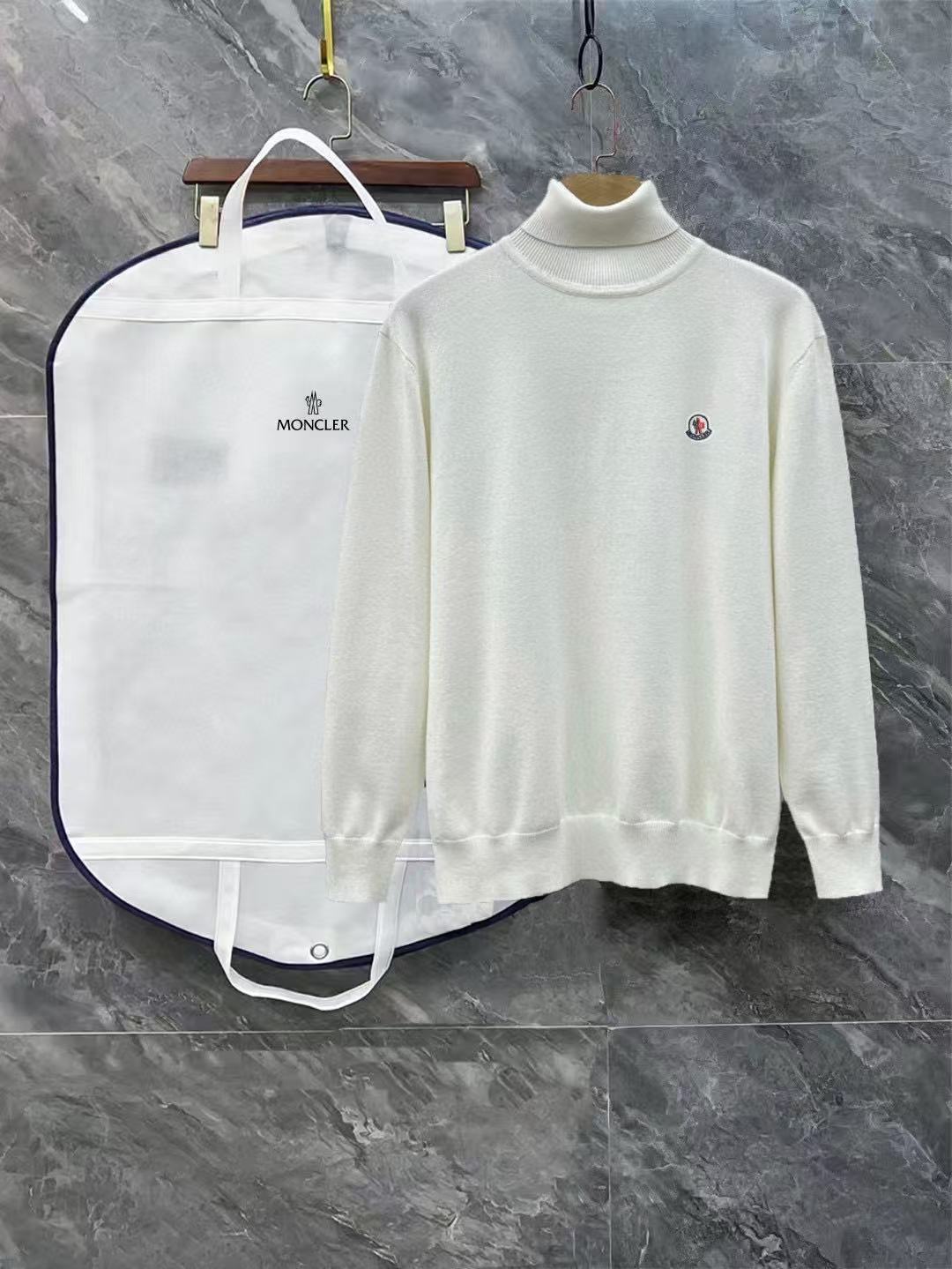Moncler All — d87a15ae Angle 1