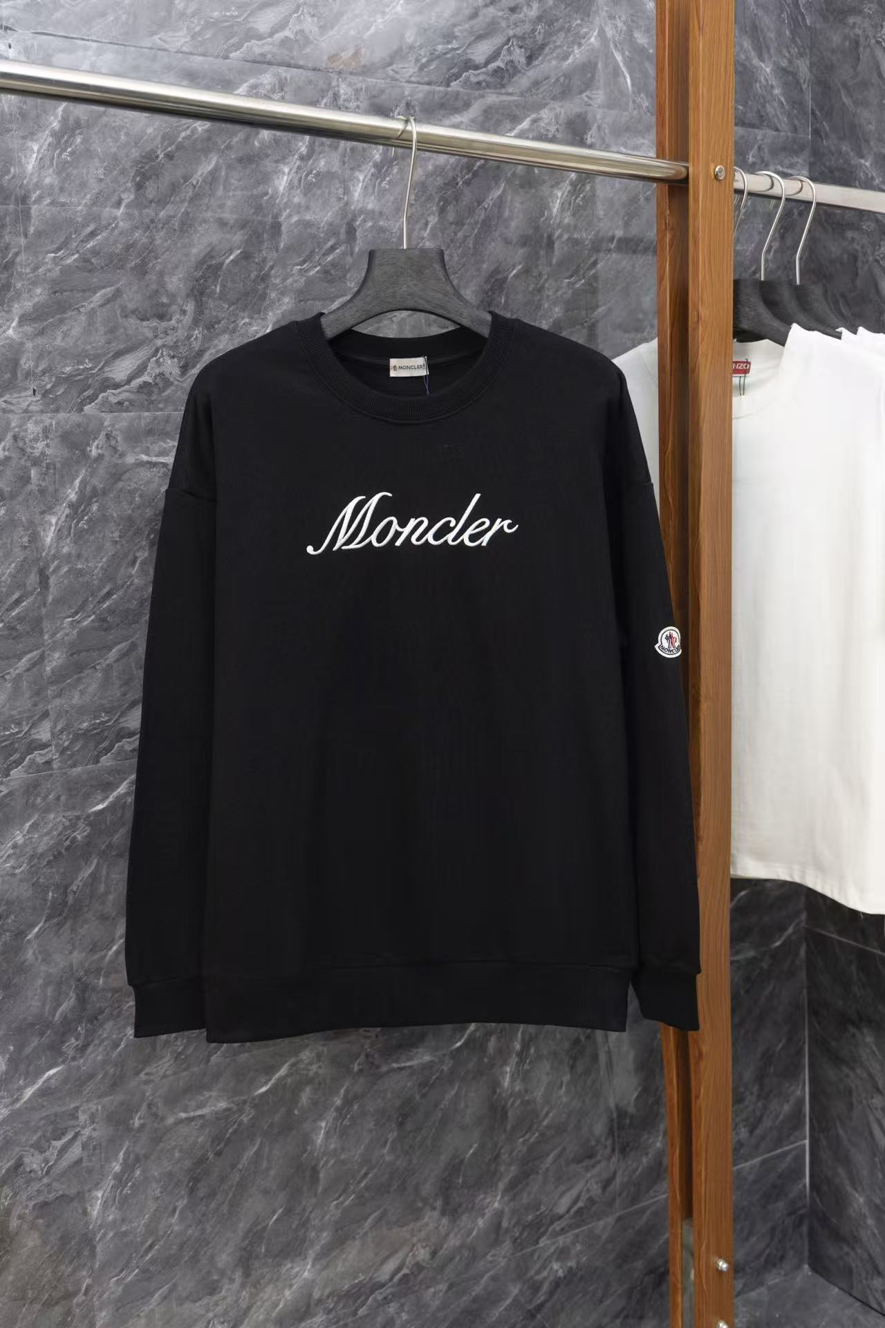 Moncler All — e76413e9 Angle 1