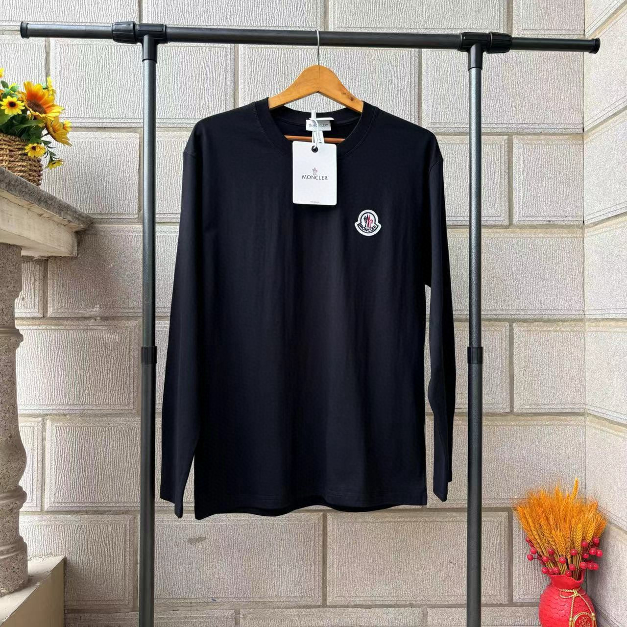 Moncler Hoodie — 67f64096 Angle 1