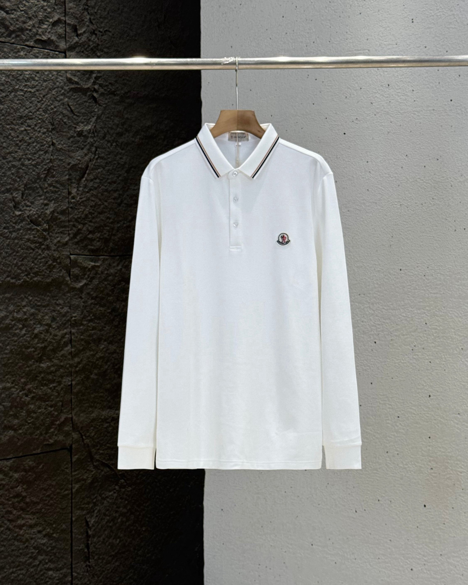 Moncler Hoodie — 9ab5f646 Angle 1
